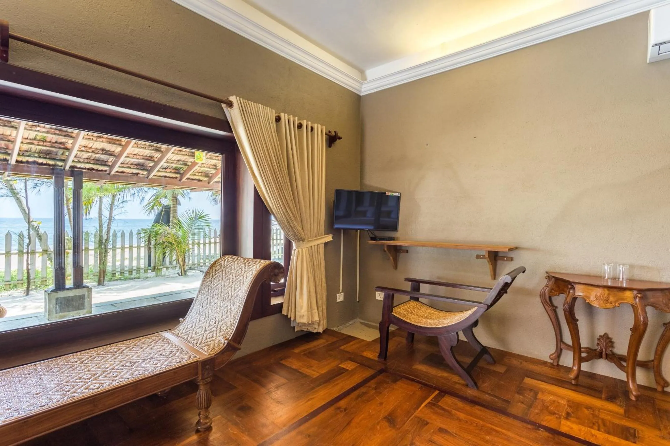 Day in Azure Tides Marari