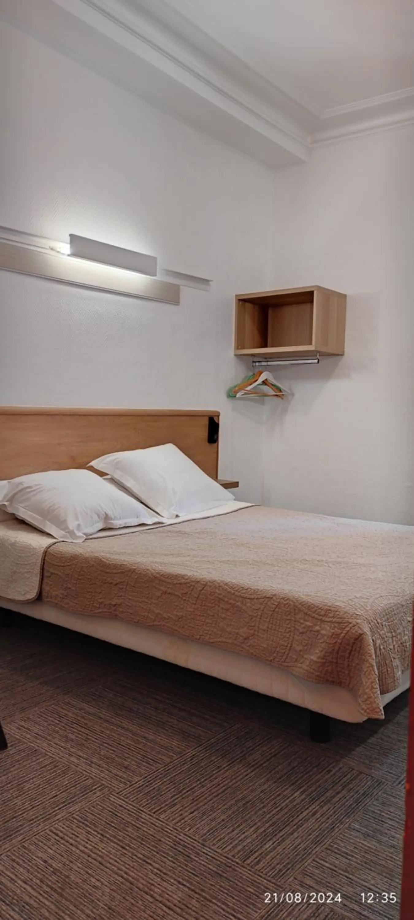 Standard Double Room with Shared Bathroom and Toilet in Hôtel Résidence Saint Ouen