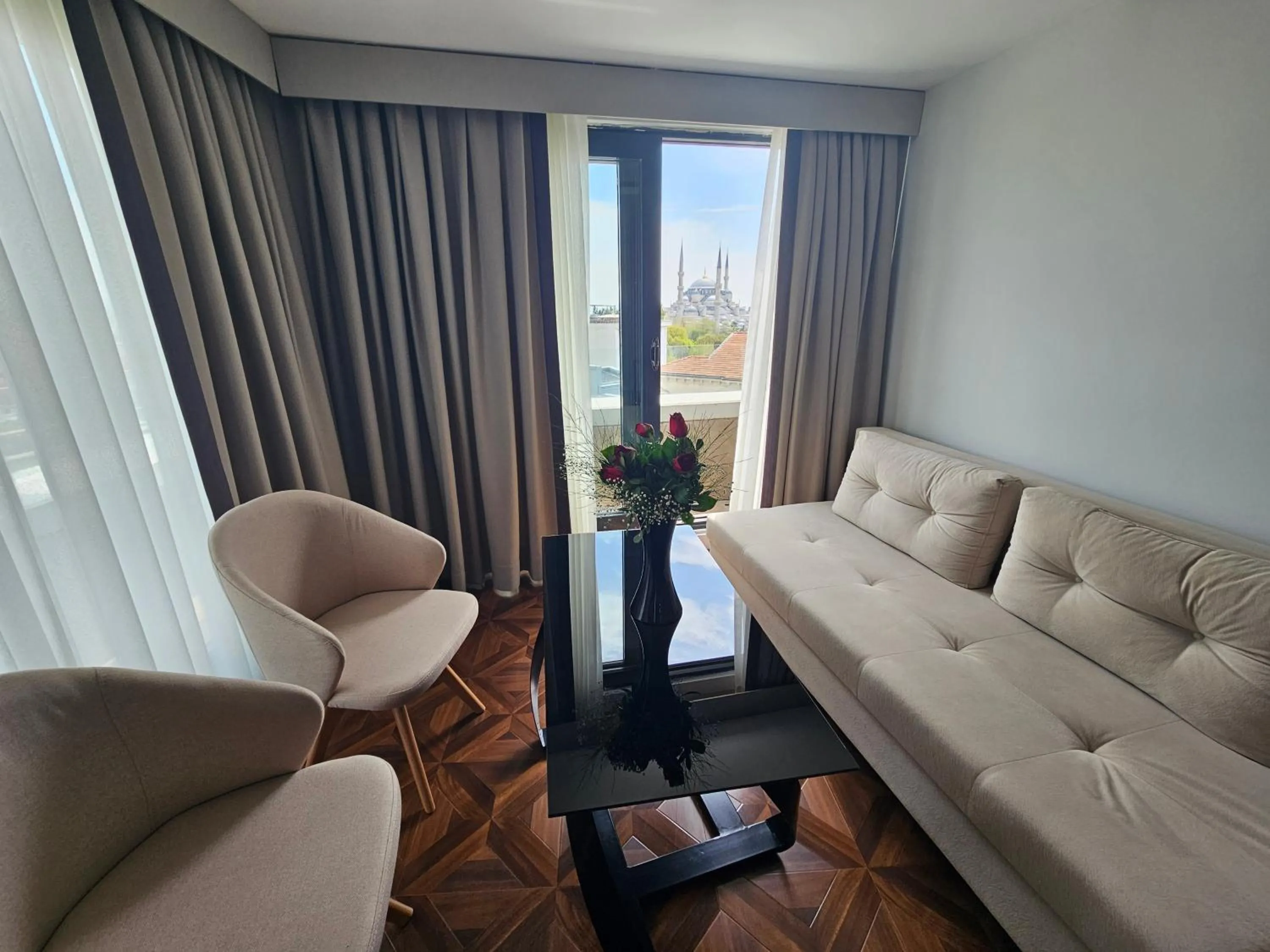 Living room in Anthemis Hotel