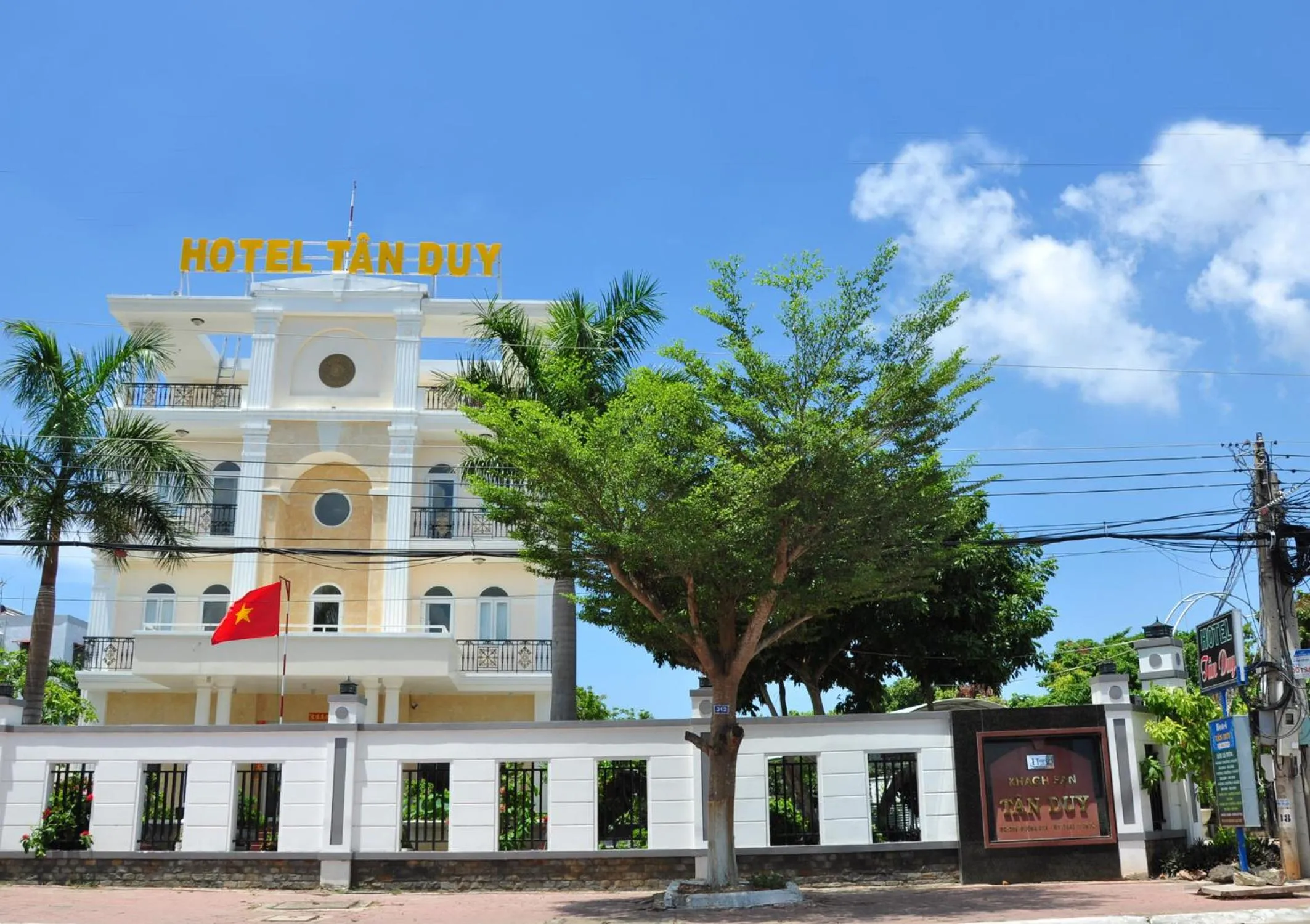 Facade/entrance in Tan Duy Hotel