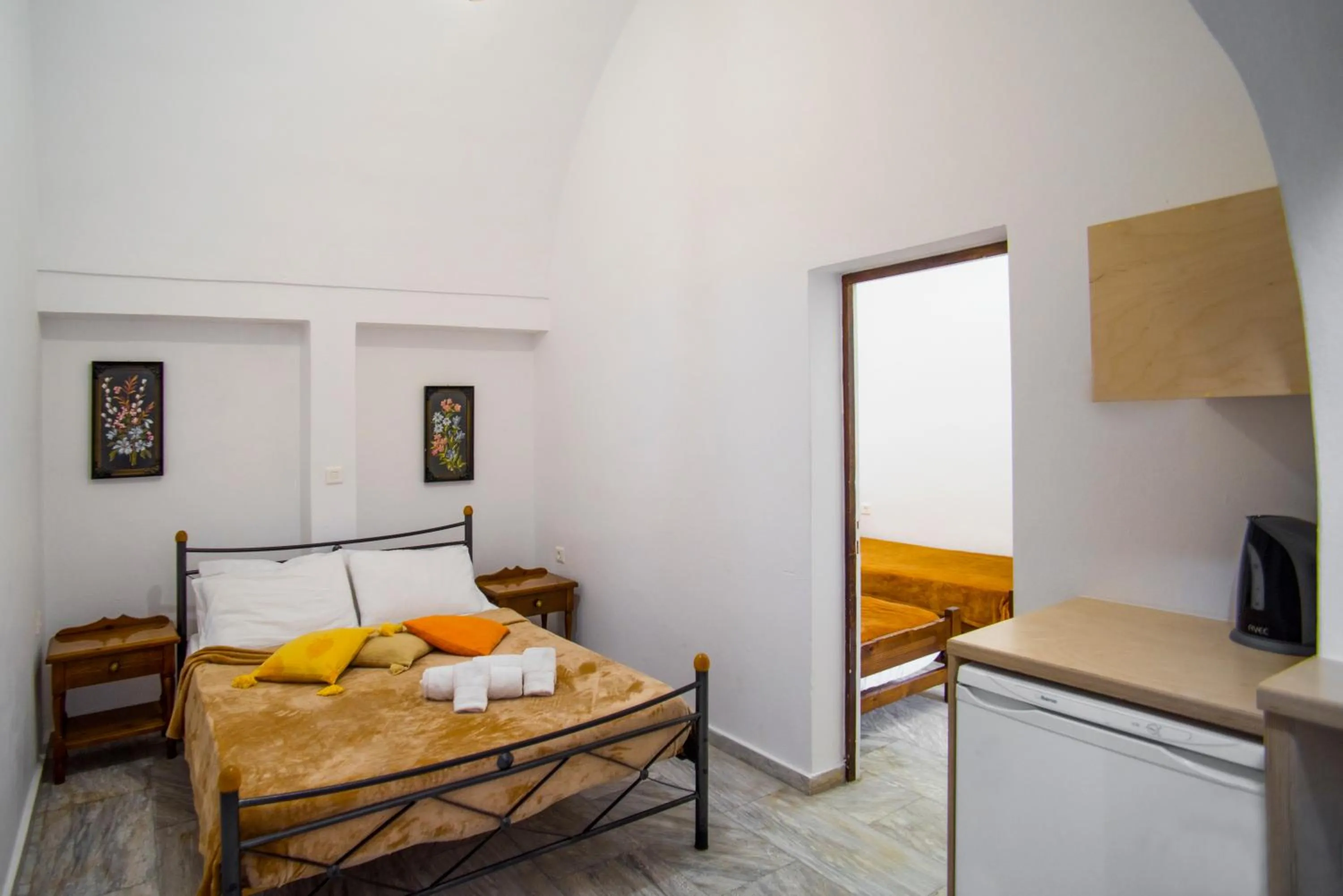 Photo of the whole room, Bed in Smarula Villa