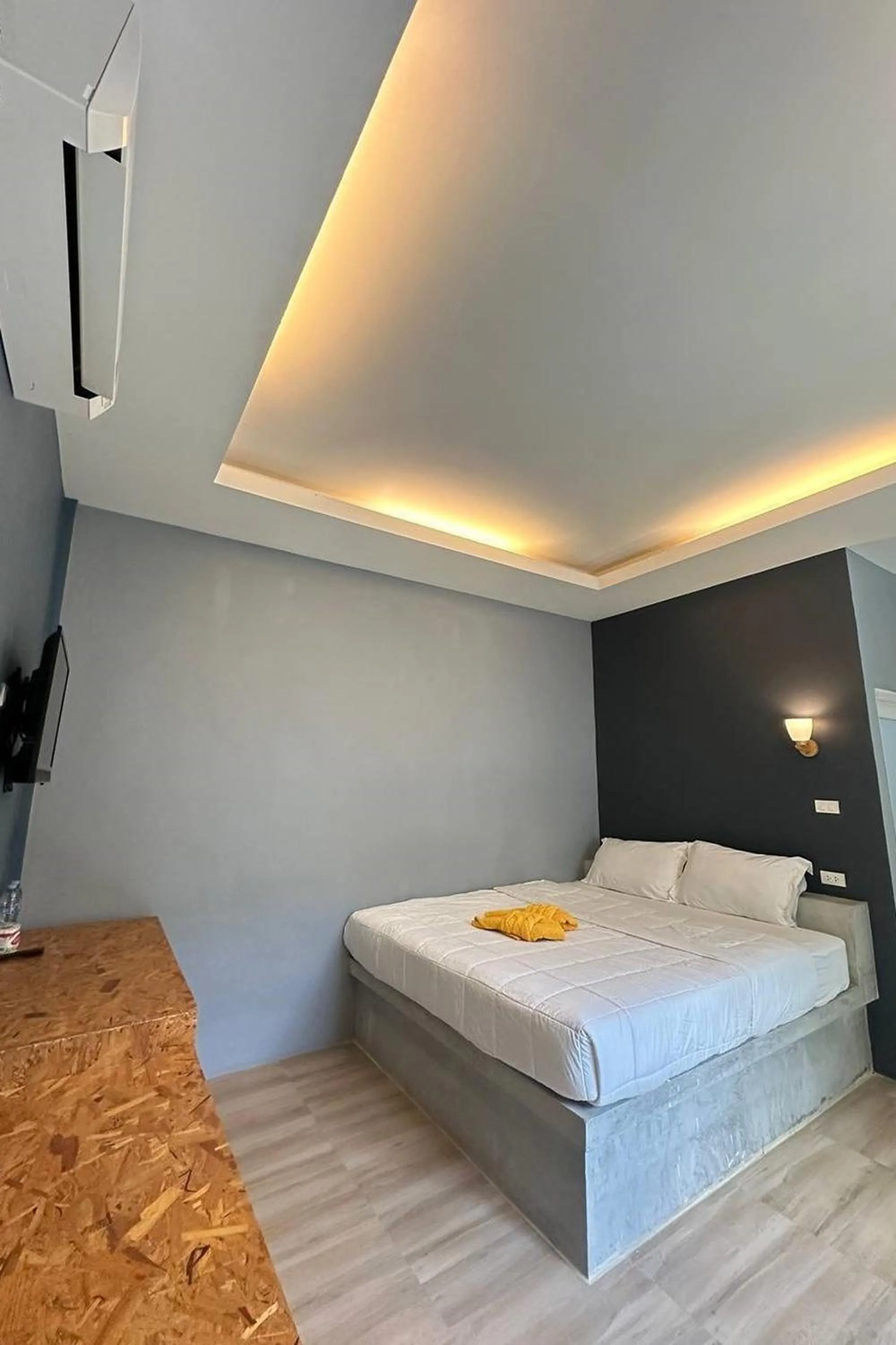 Bedroom, Bed in Golden Palm Resort