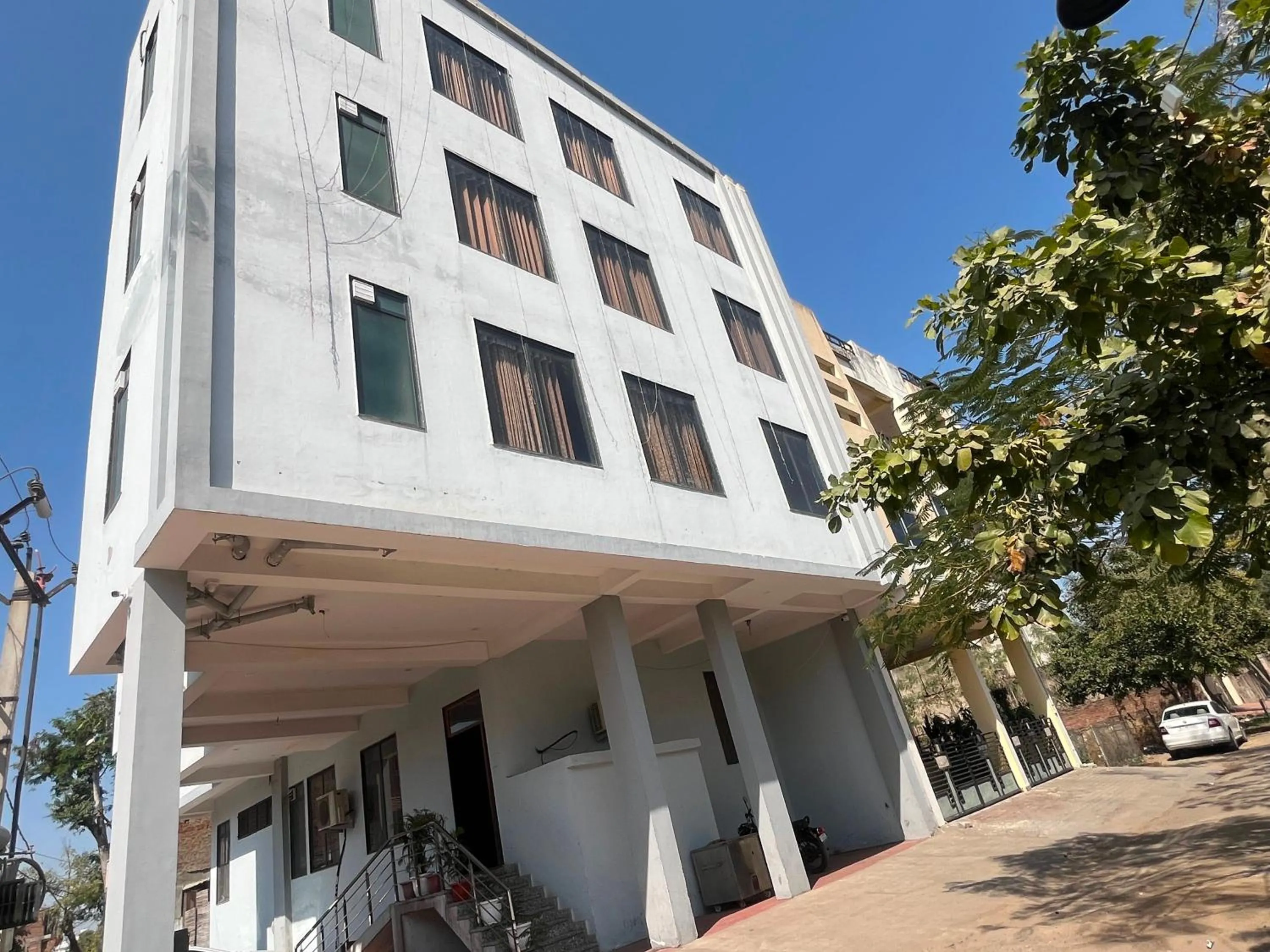 Facade/entrance in Hotel O Golden Manor Inn