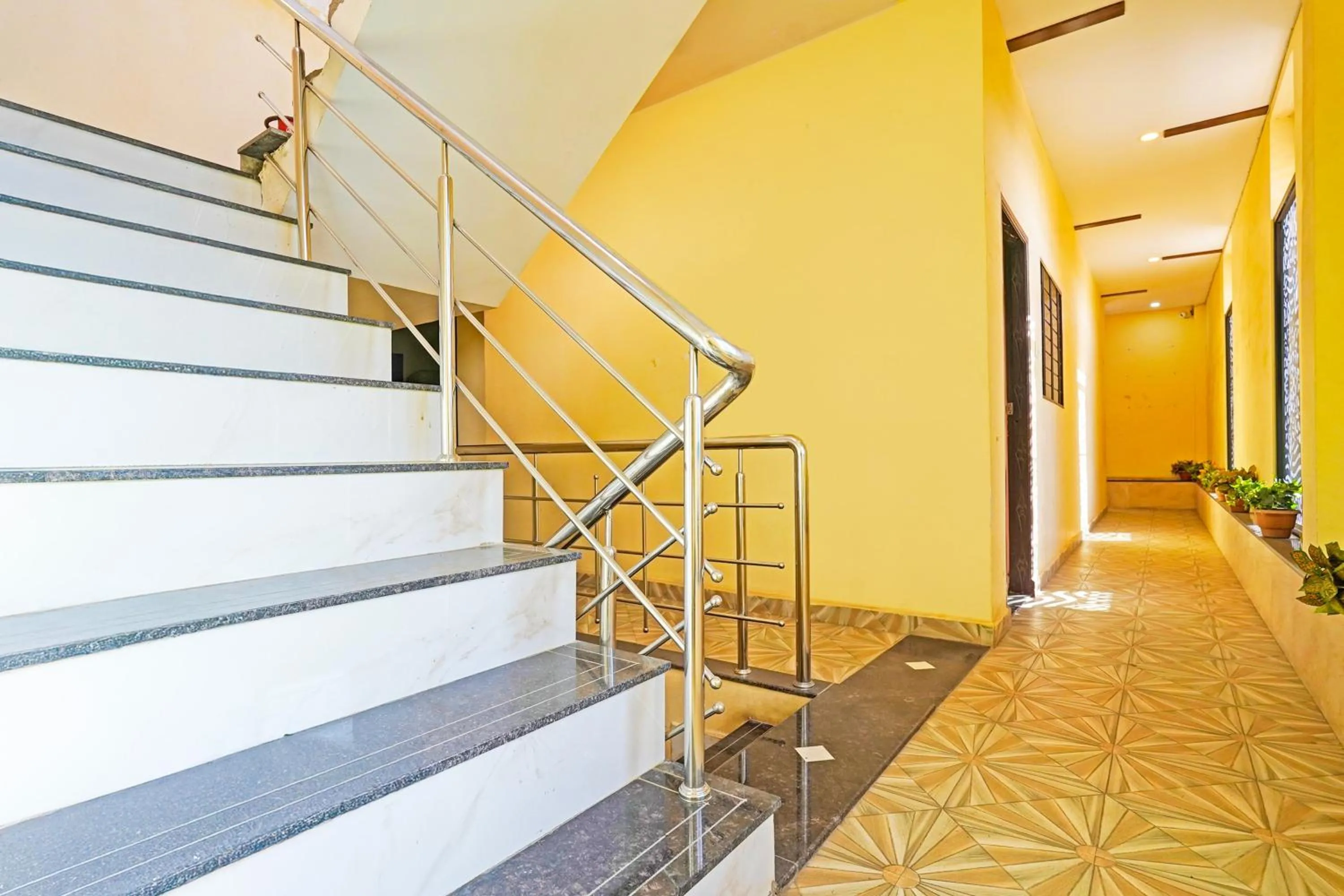 Hotel O by OYO STAR PALACE