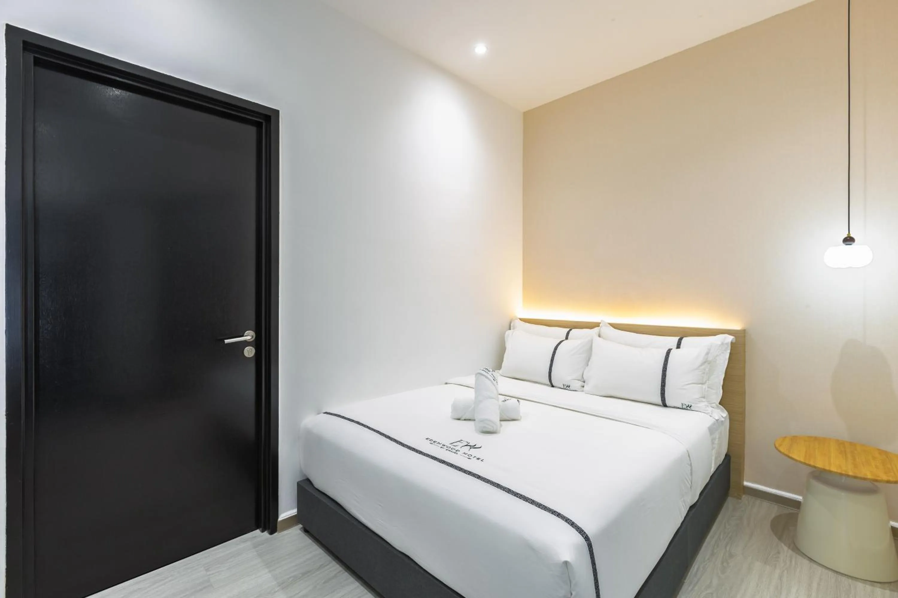 Bed in Edenwood Hotel