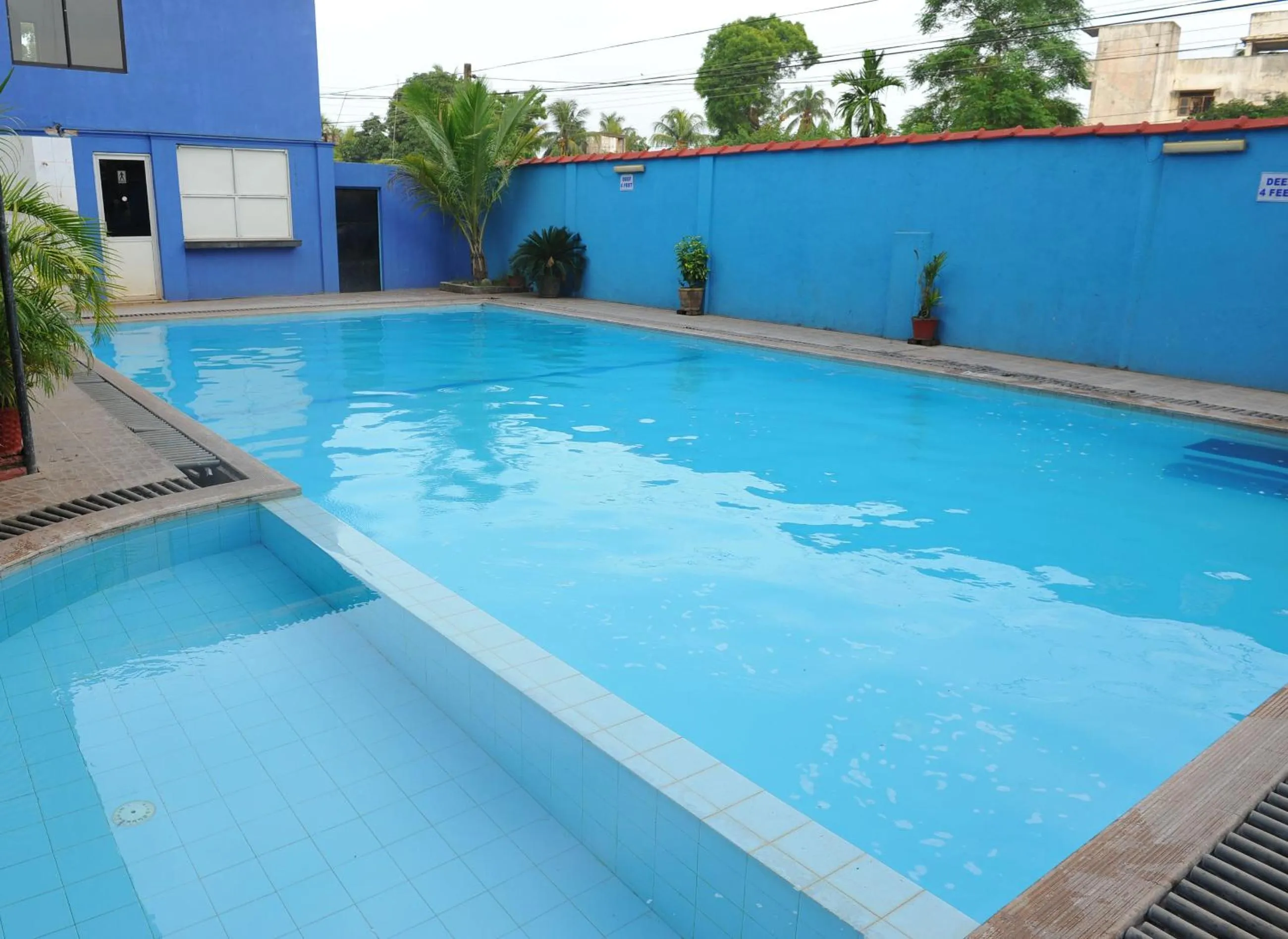 Swimming pool in Hotel Nelly Vavuniya