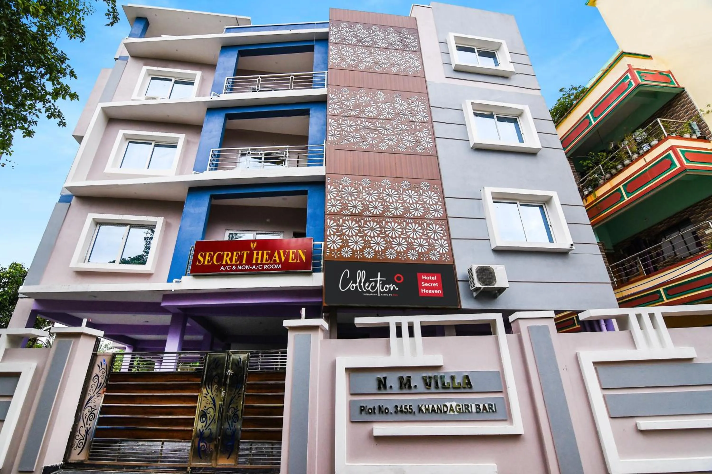 Facade/entrance in Hotel O Secret Heaven