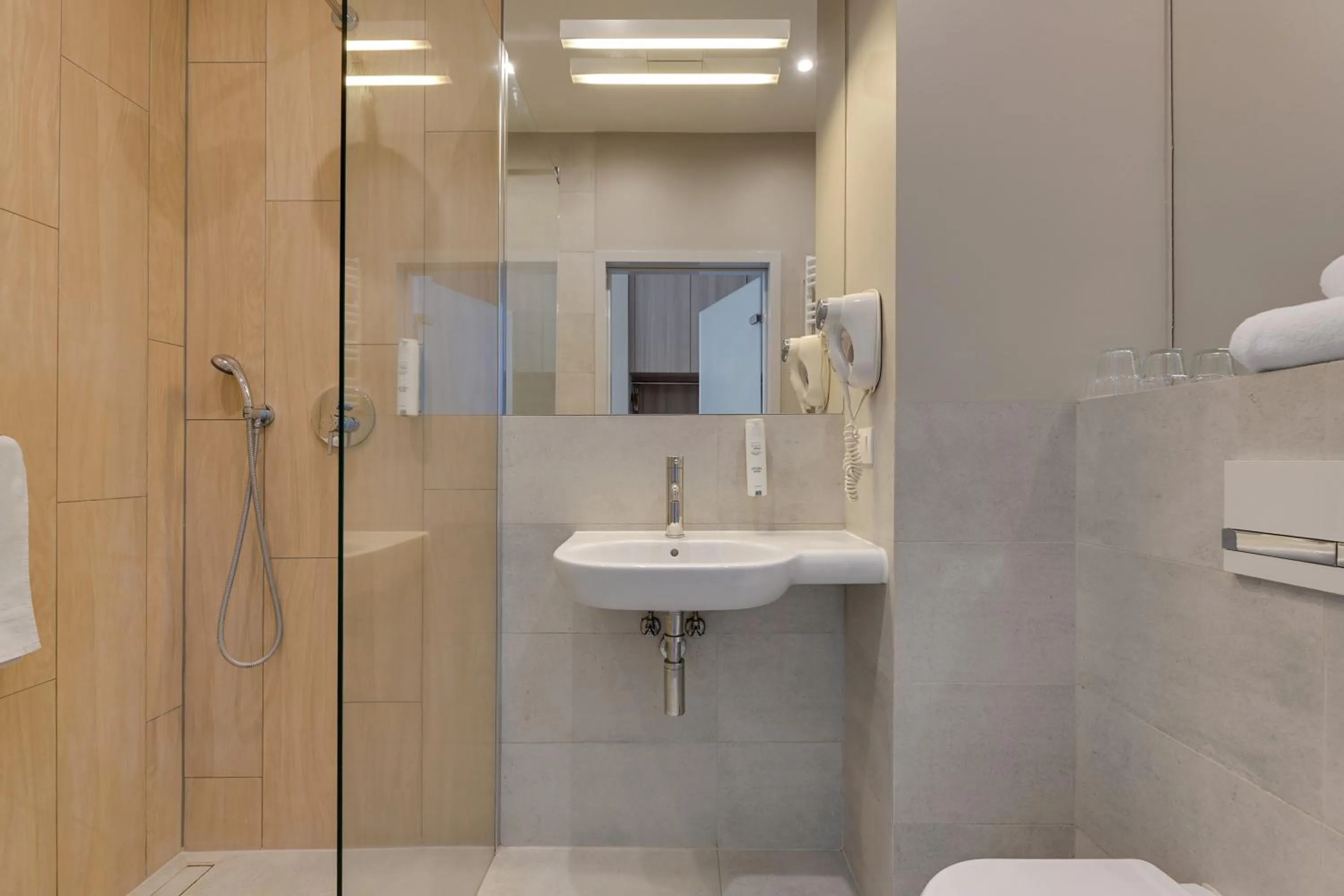 Shower in Hotel Zatoka