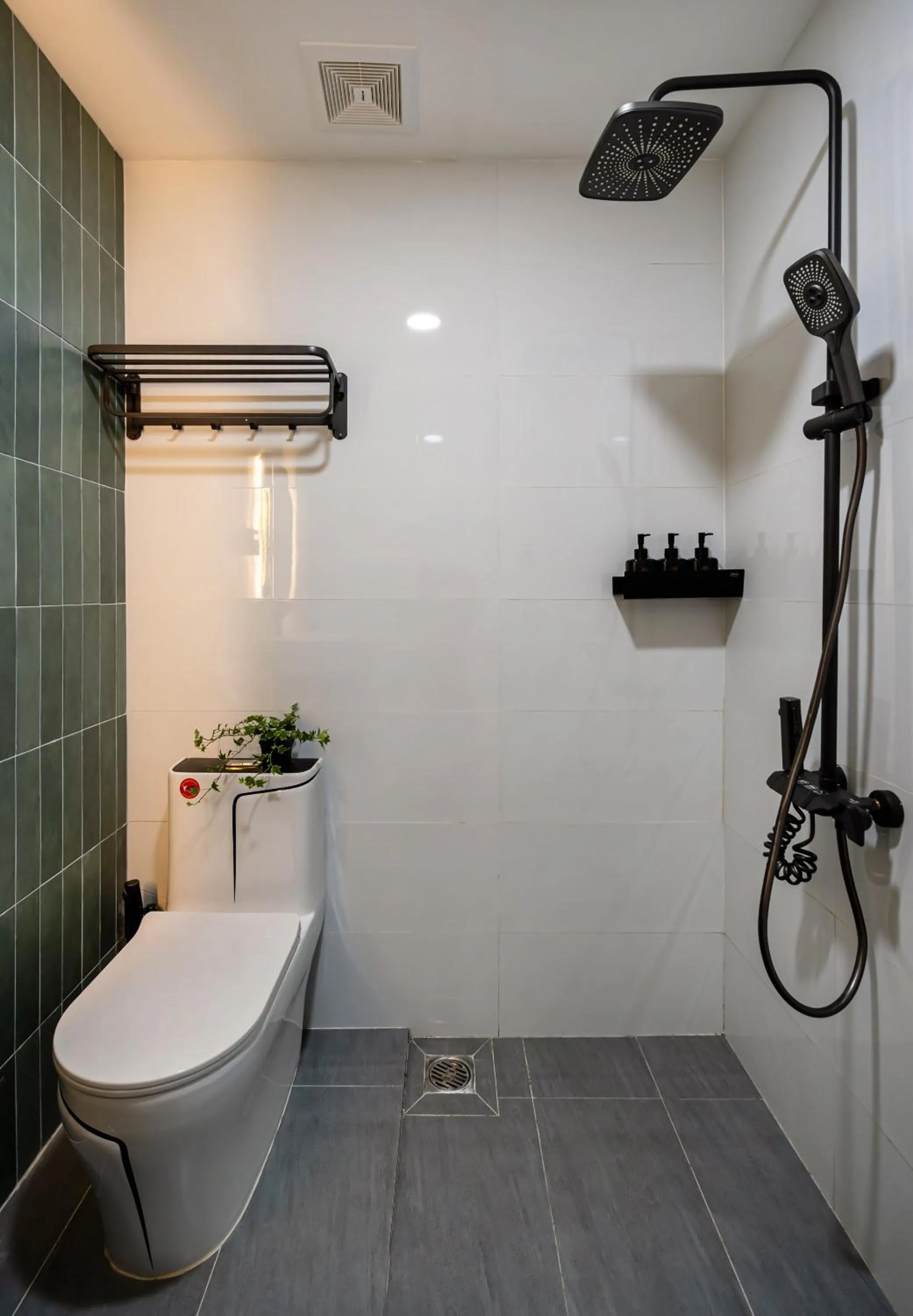 Shower in Metrolux City Contemporary Hotel