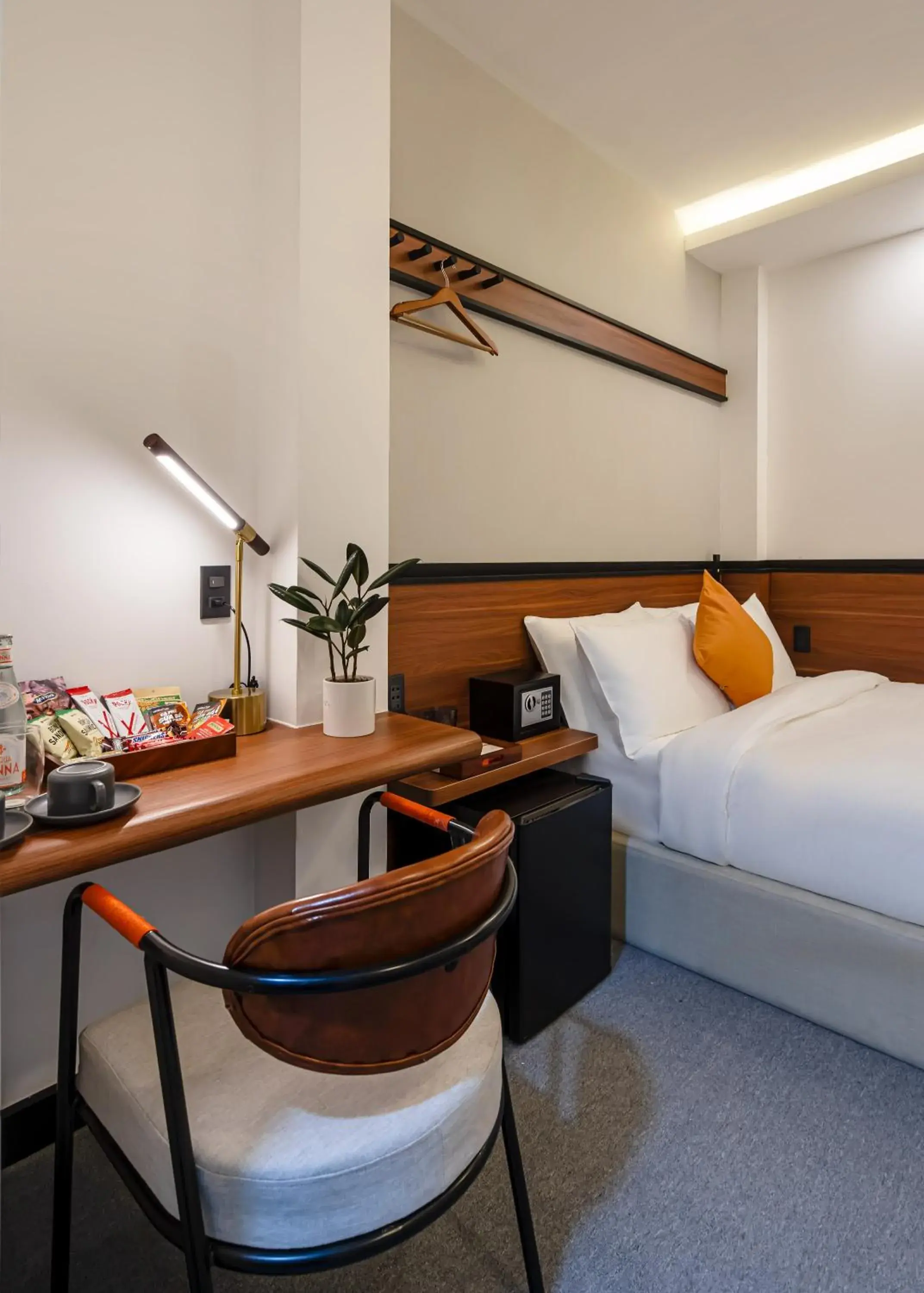 Small Double Room in Metrolux City Contemporary Hotel Small Double Room in Metrolux City Contemporary Hotel