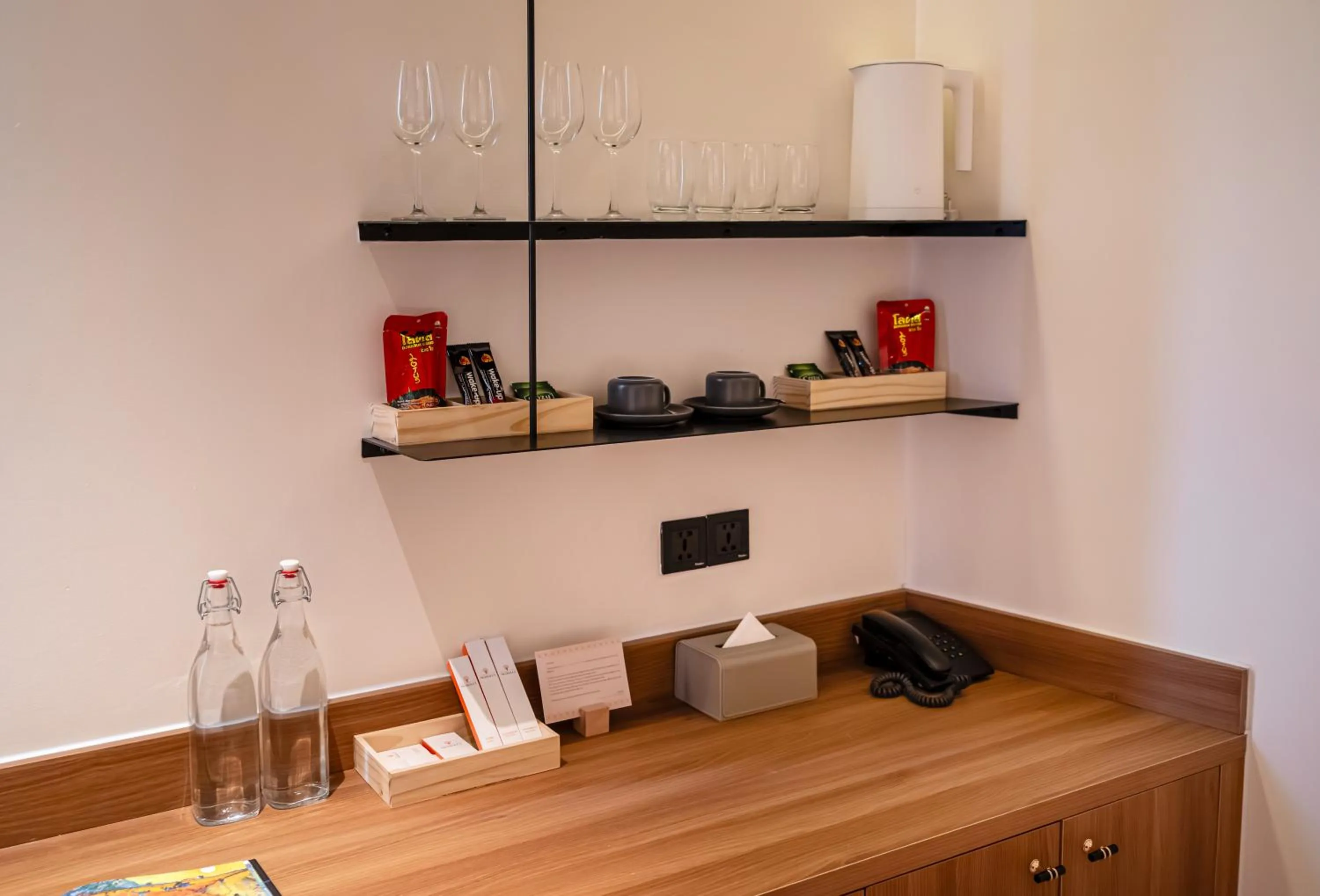 Coffee/tea facilities in Metrolux City Contemporary Hotel