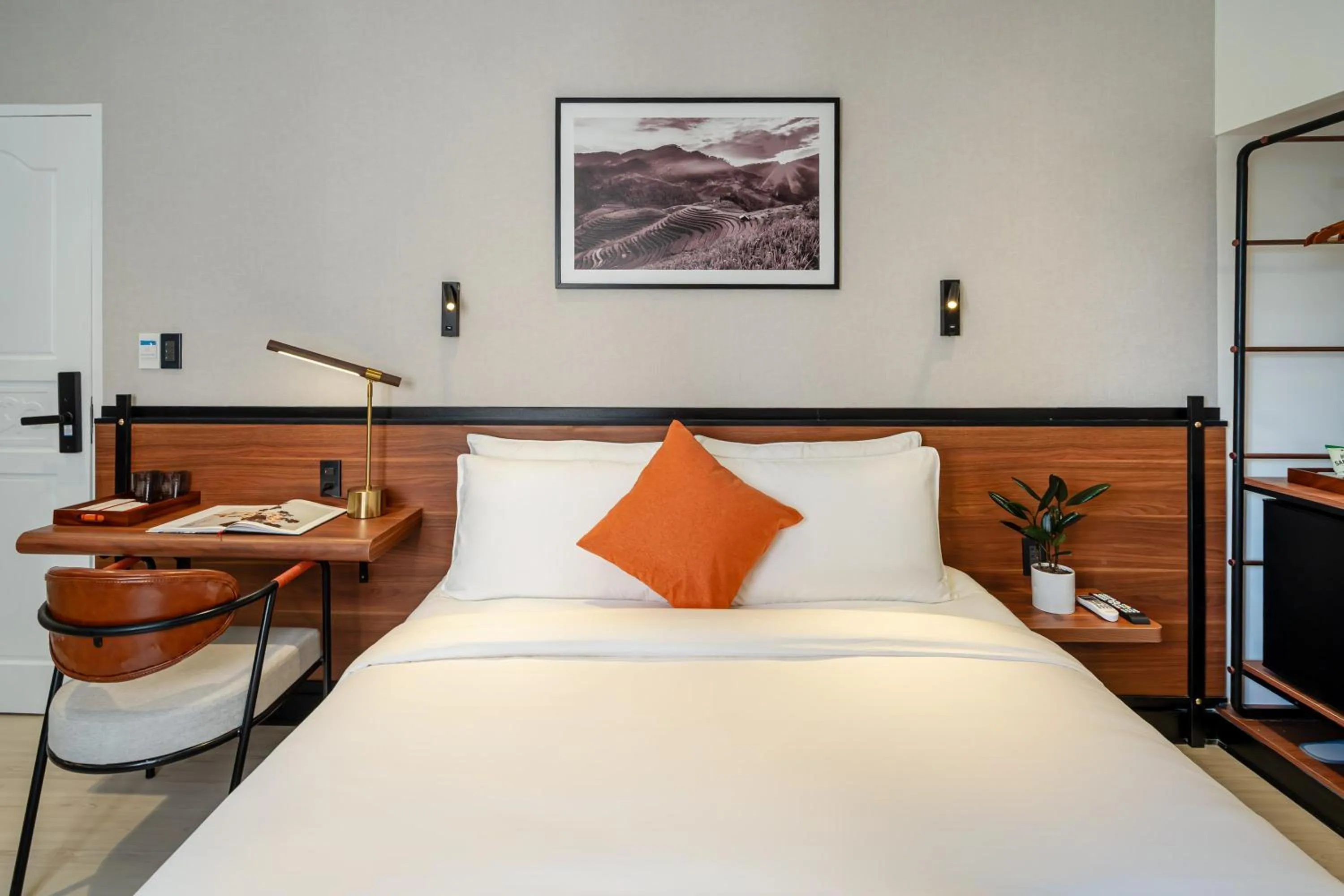 Photo of the whole room, Bed in Metrolux City Contemporary Hotel