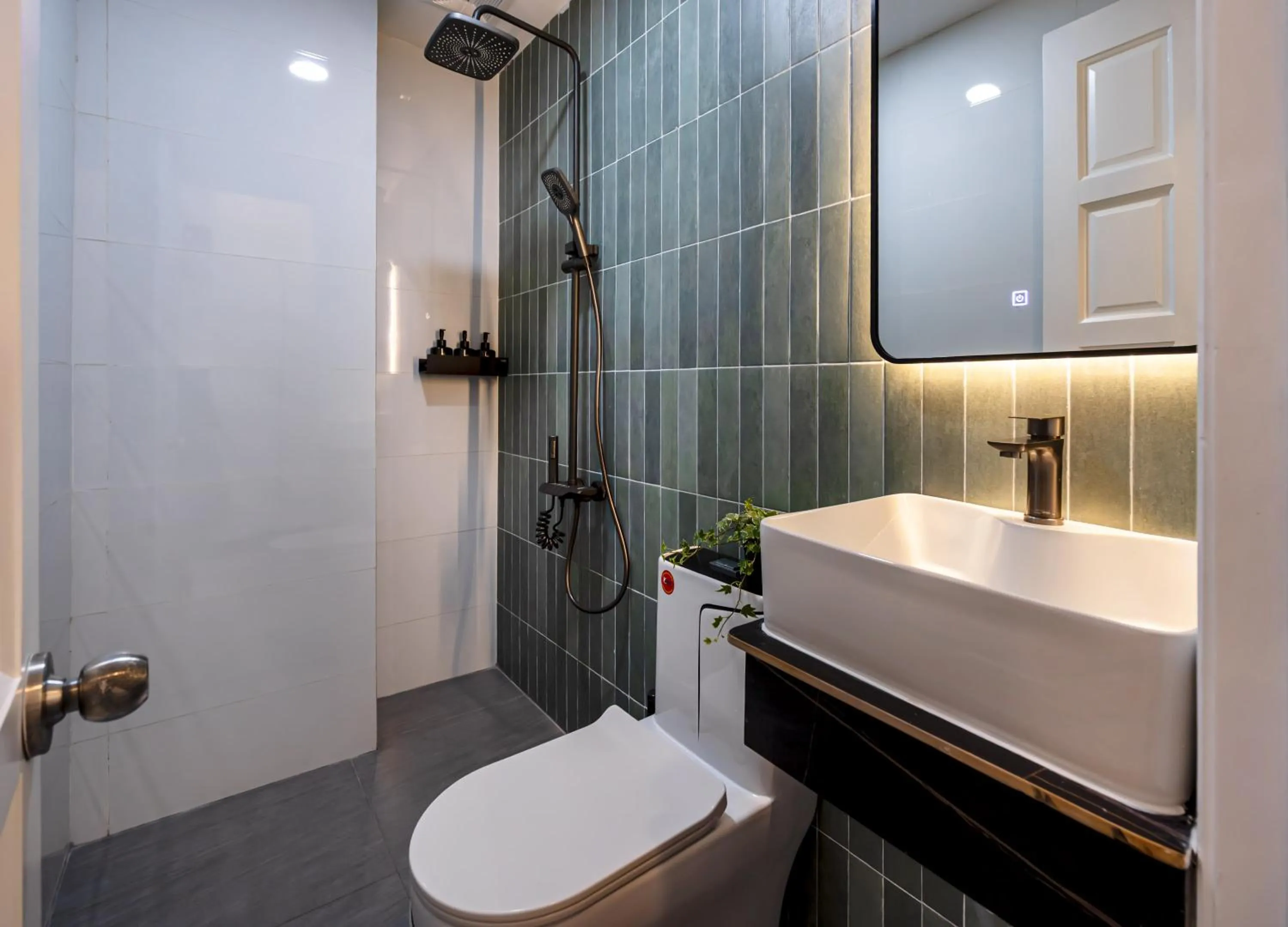 Metrolux City Contemporary Hotel