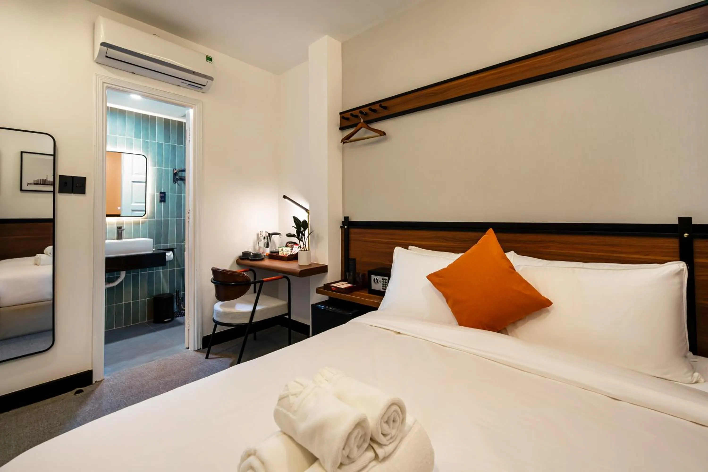 Photo of the whole room, Bed in Metrolux City Contemporary Hotel