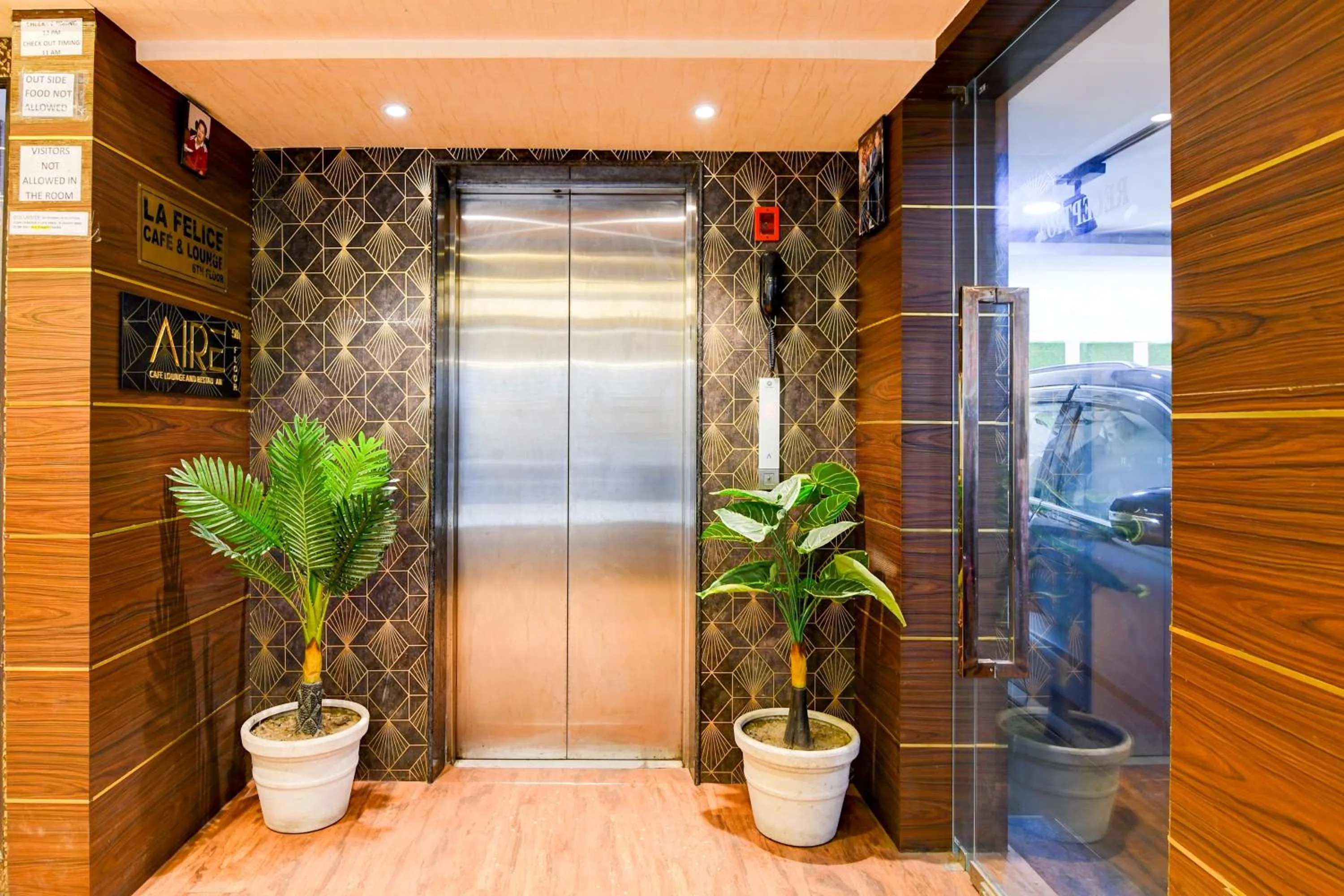 elevator in Hotel Brill View 500m From ITC Royal Kolkata