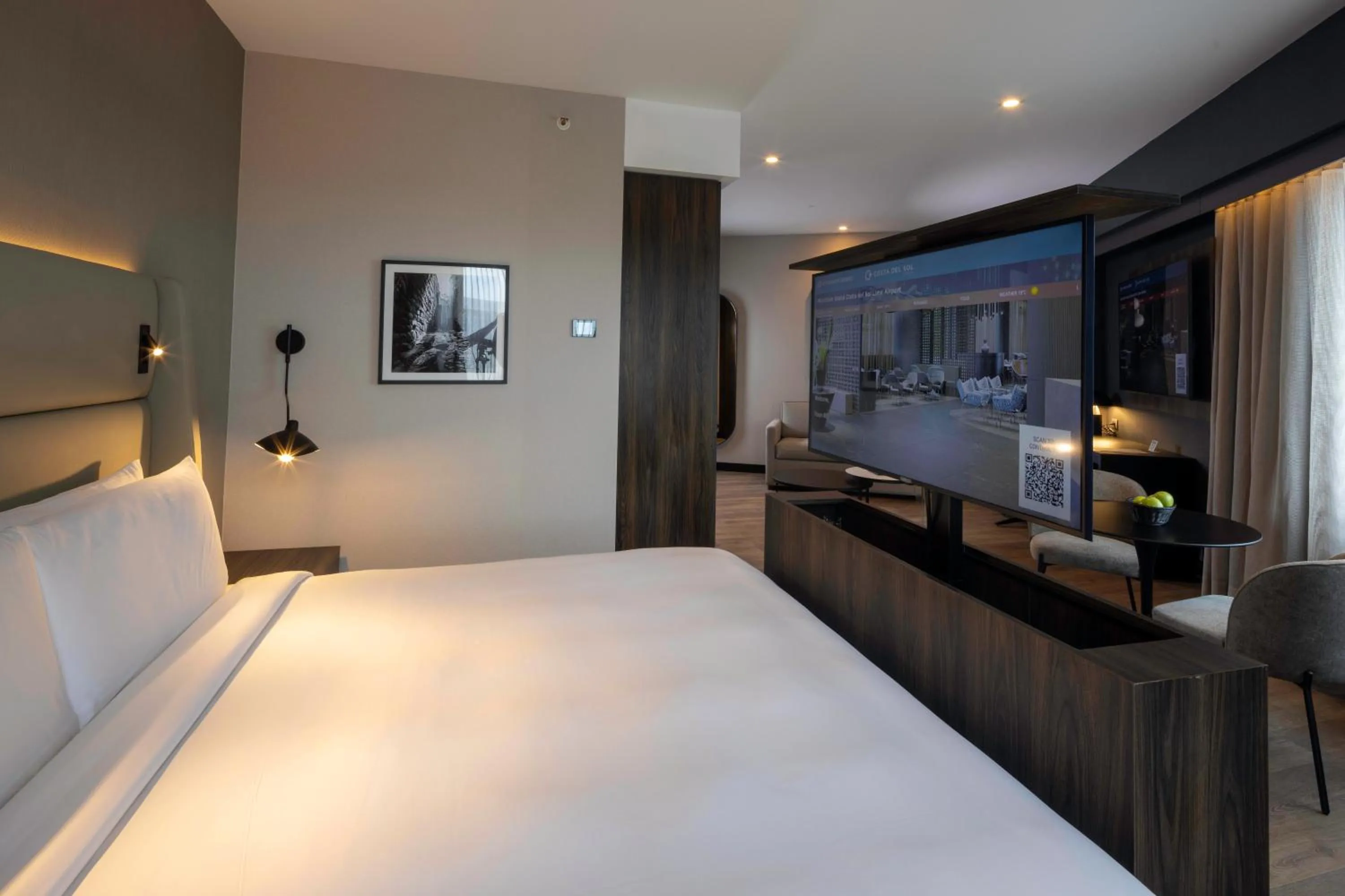 Bed in Wyndham Grand Costa Del Sol Lima Airport