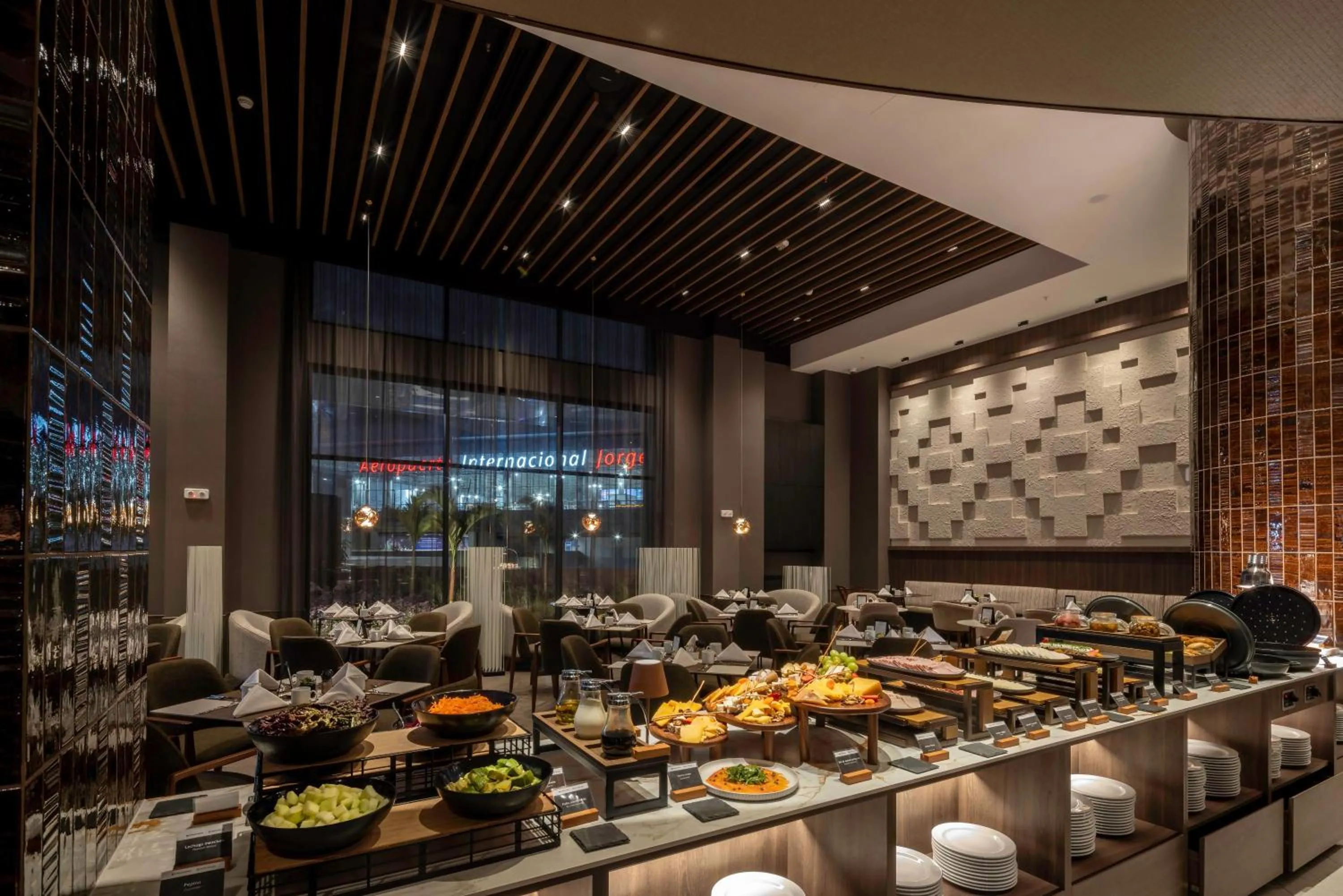 Restaurant/places to eat in Wyndham Grand Costa Del Sol Lima Airport