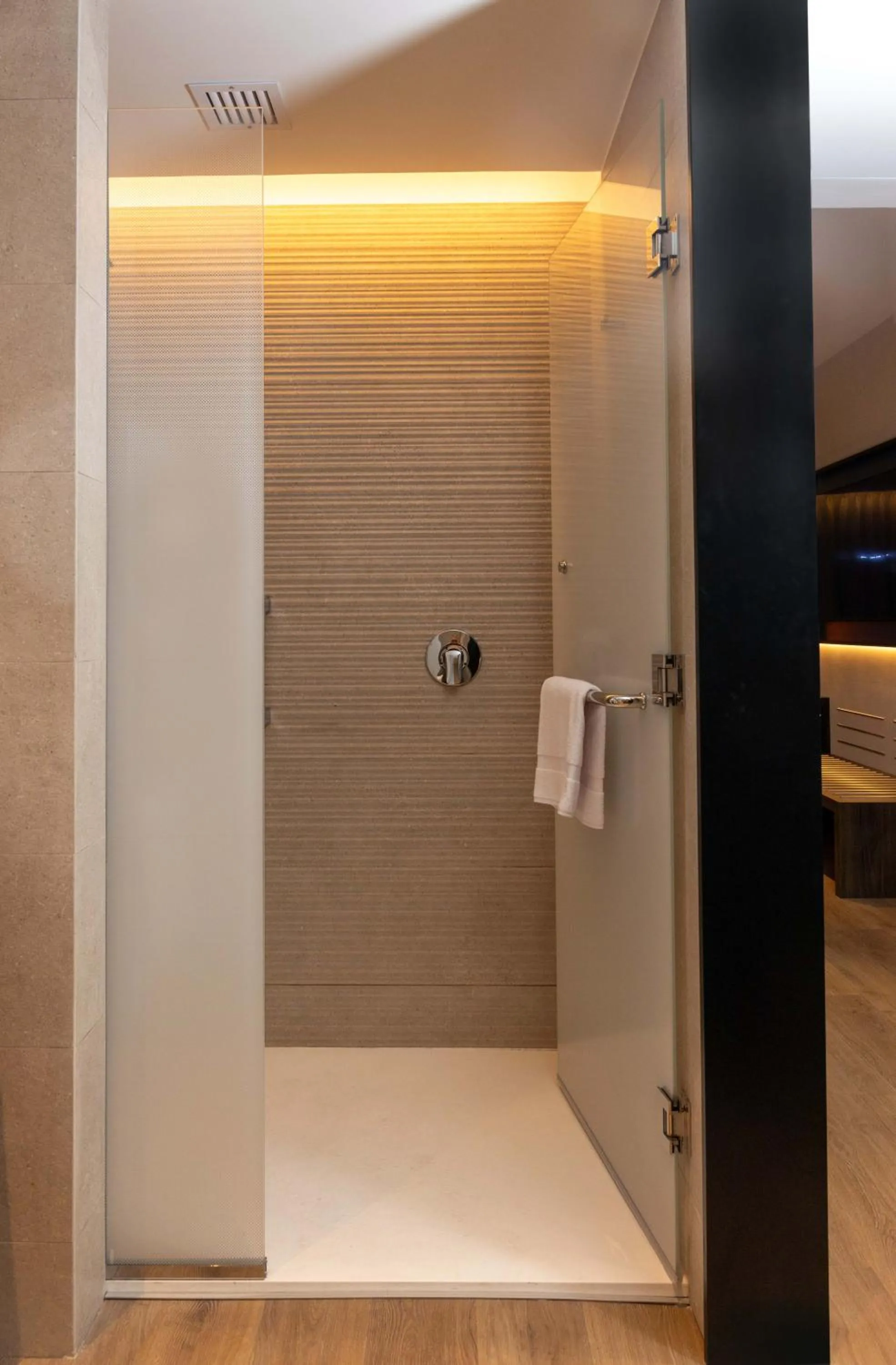 Bathroom in Wyndham Grand Costa Del Sol Lima Airport