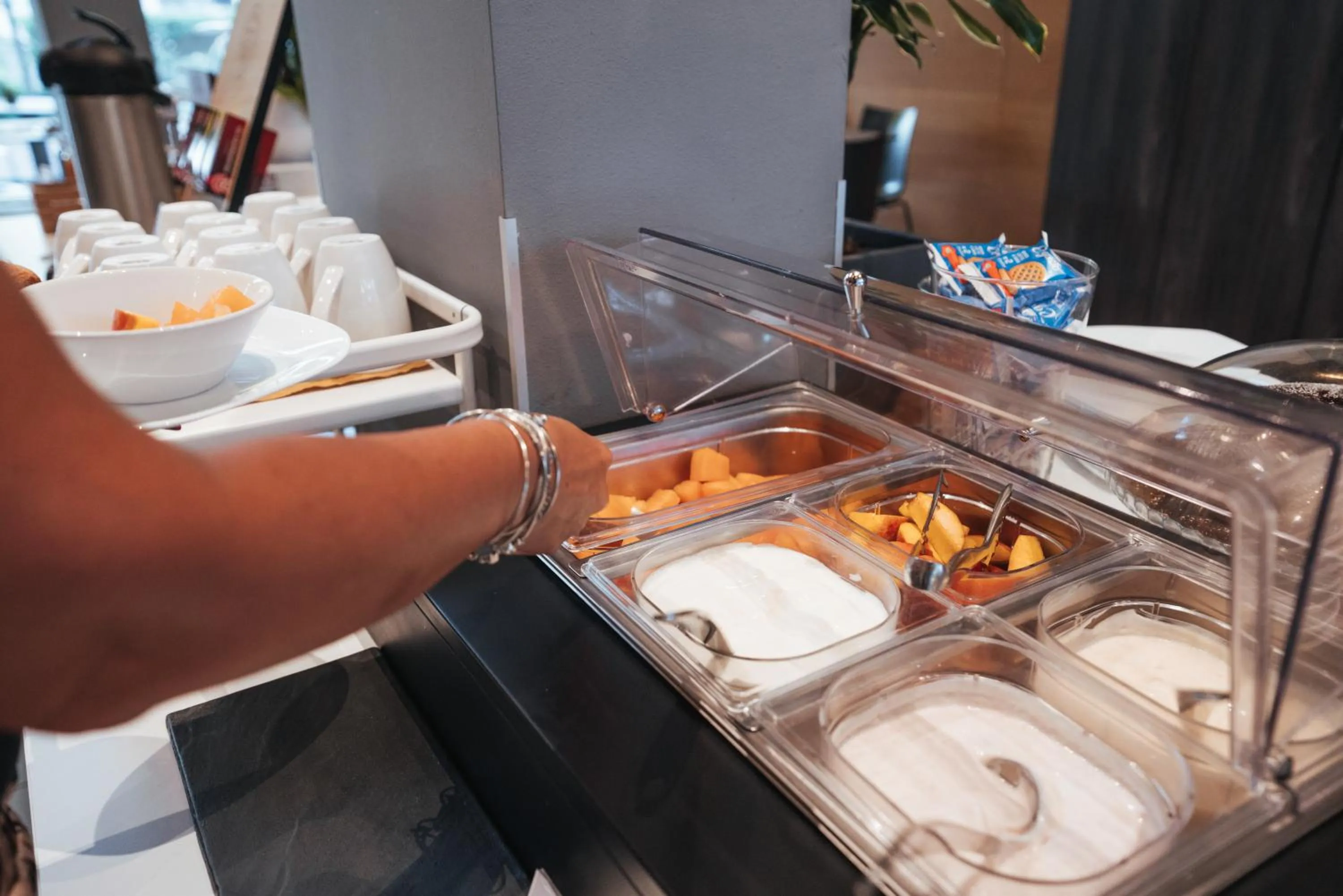 Breakfast in Mod 05 Bike Hotel