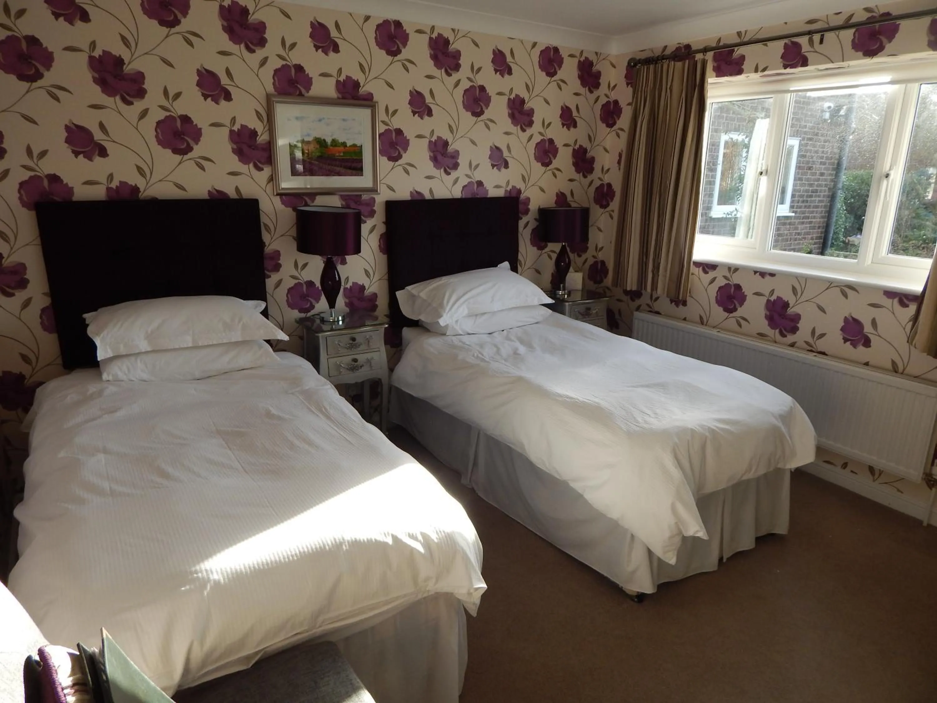 Photo of the whole room, Bed in Fairlight Lodge