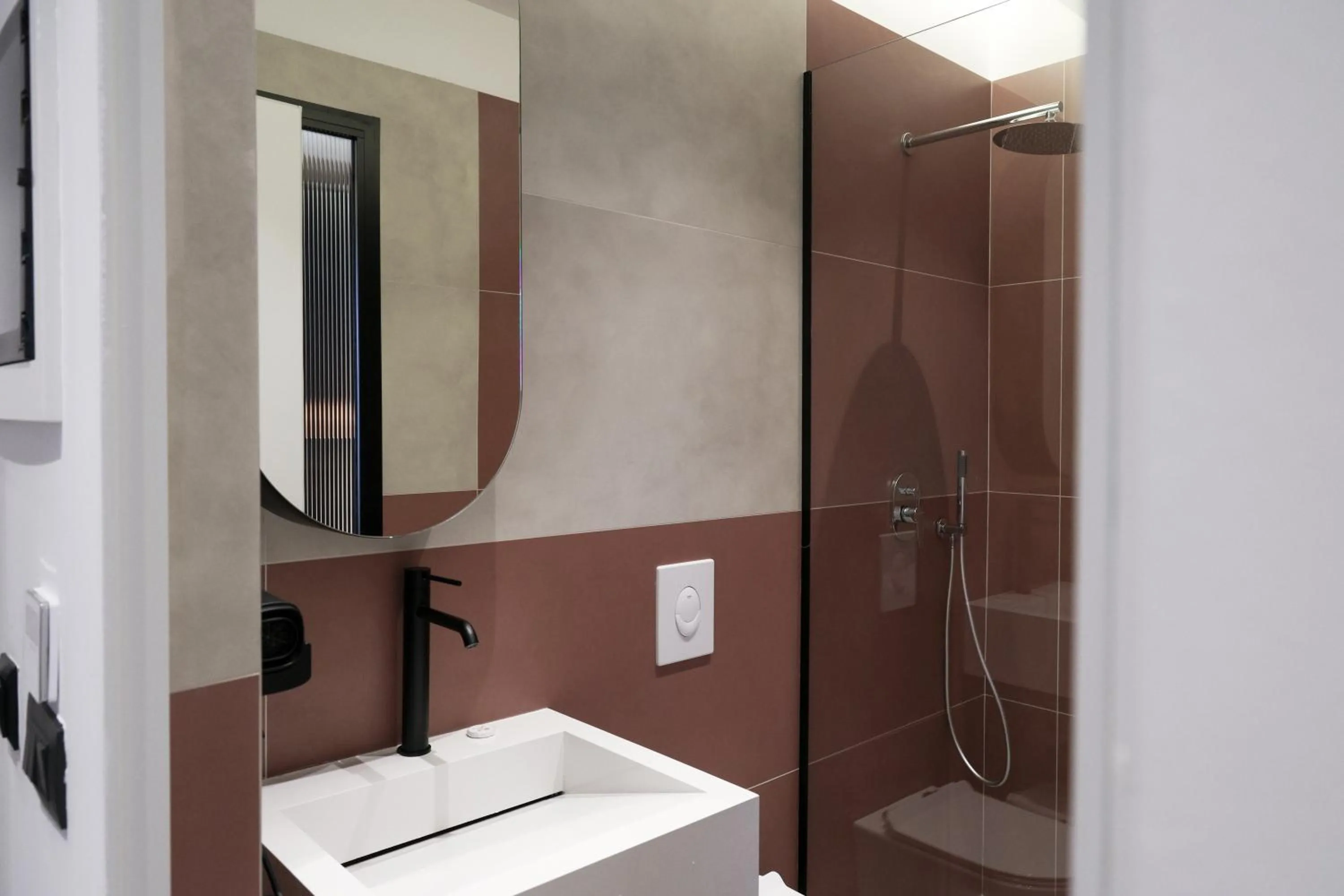 Shower in Bazaar Hotel