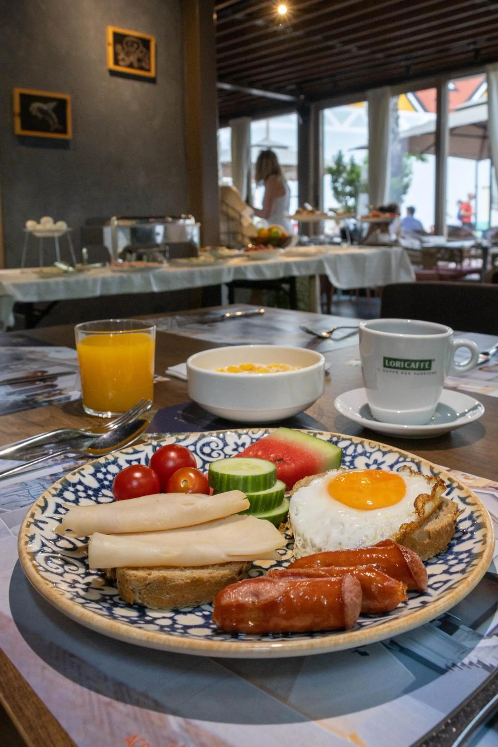 Restaurant/places to eat in Bazaar Hotel