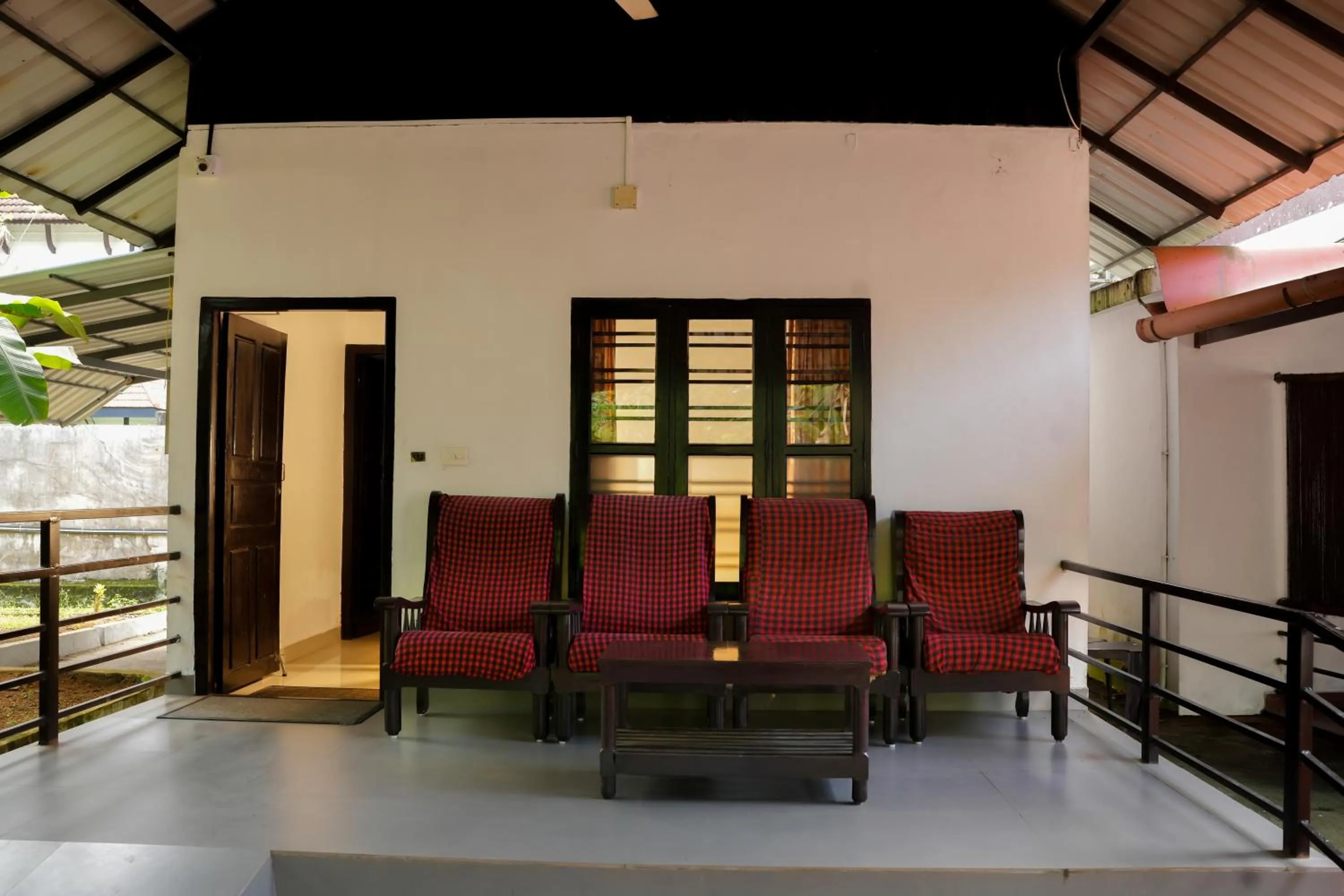 Patio in ILLIKKALAM Lakeside Cottages Kumarakom Kerala