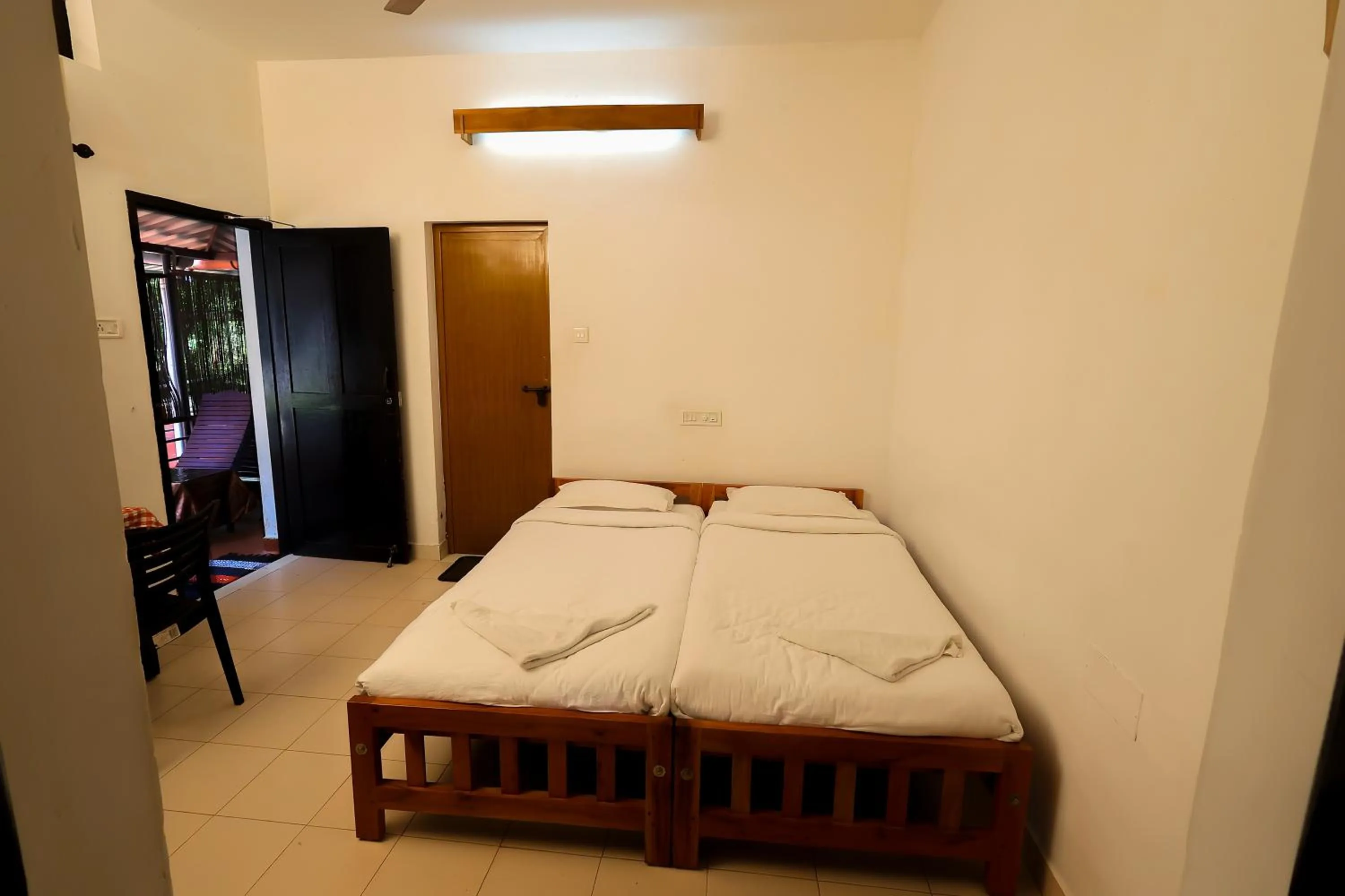 Bed in ILLIKKALAM Lakeside Cottages Kumarakom Kerala