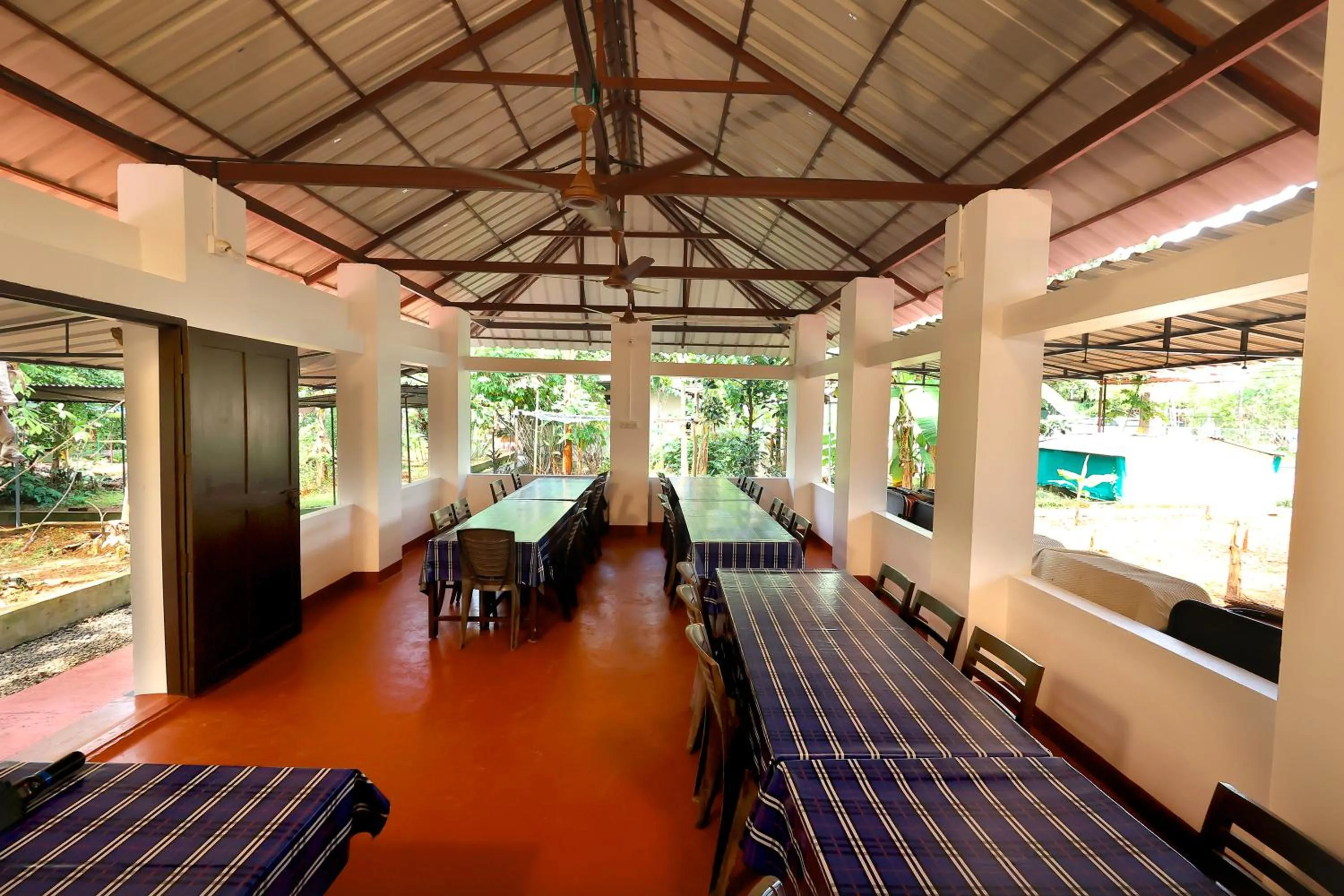 Restaurant/places to eat in ILLIKKALAM Lakeside Cottages Kumarakom Kerala