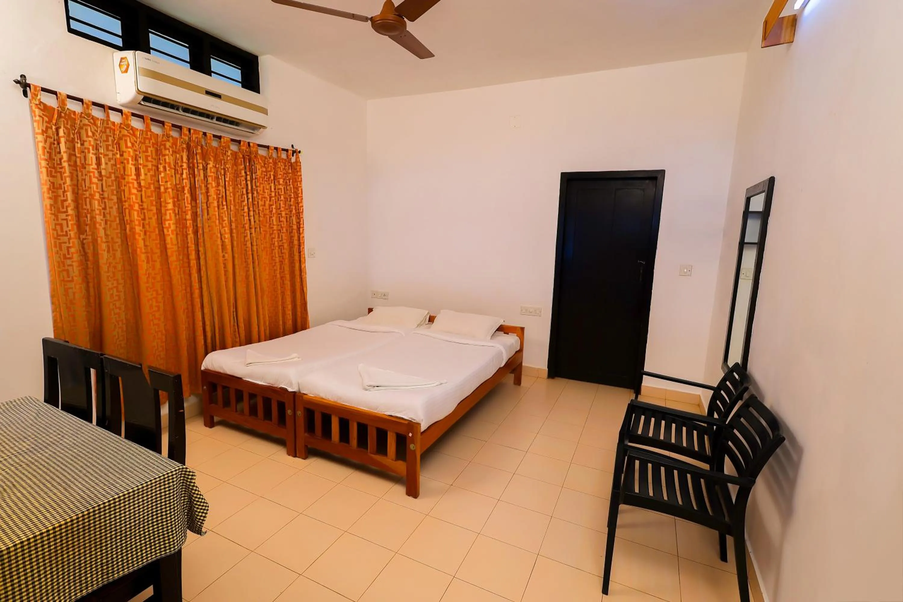 Bed in ILLIKKALAM Lakeside Cottages Kumarakom Kerala