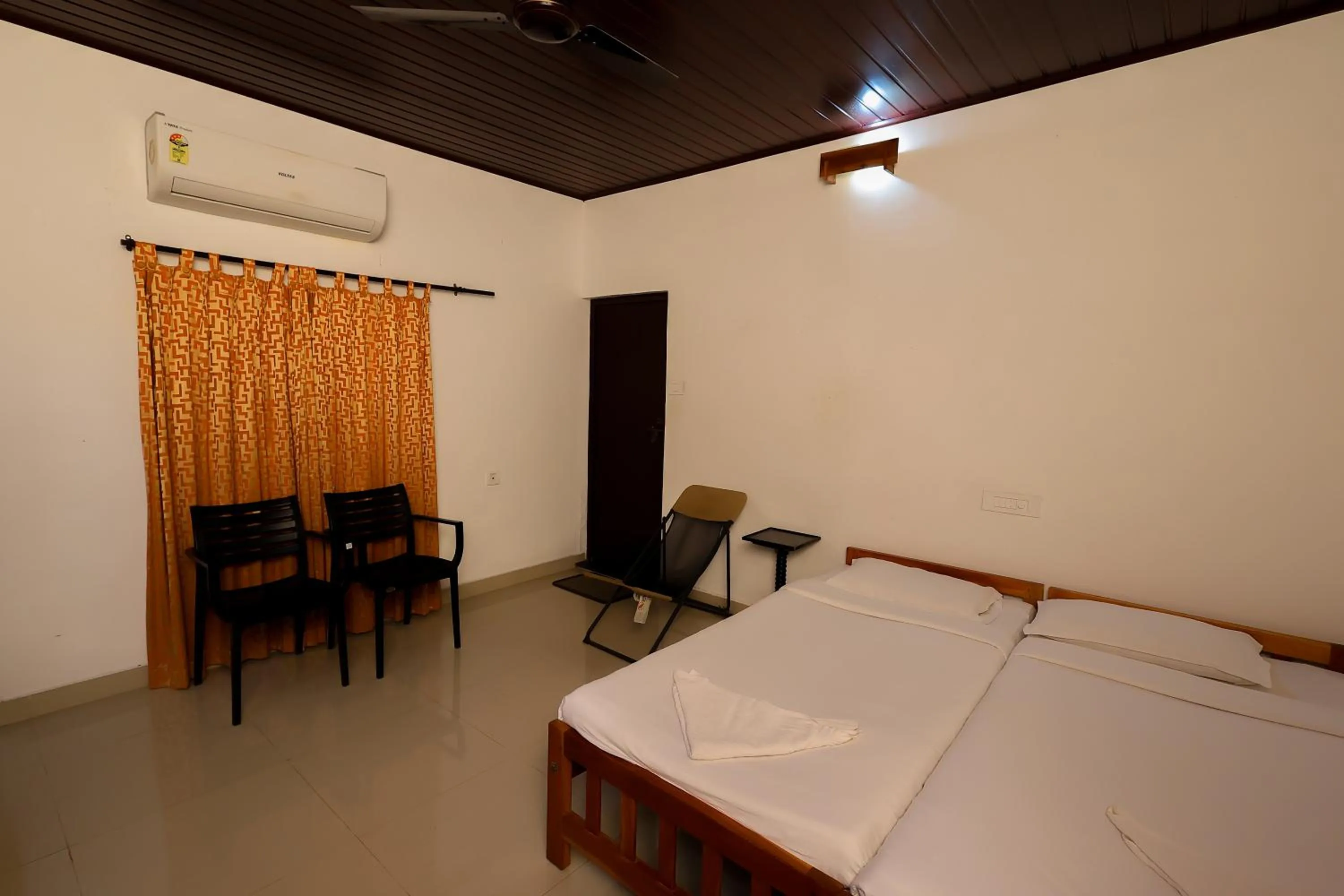 Bedroom, Bed in ILLIKKALAM Lakeside Cottages Kumarakom Kerala
