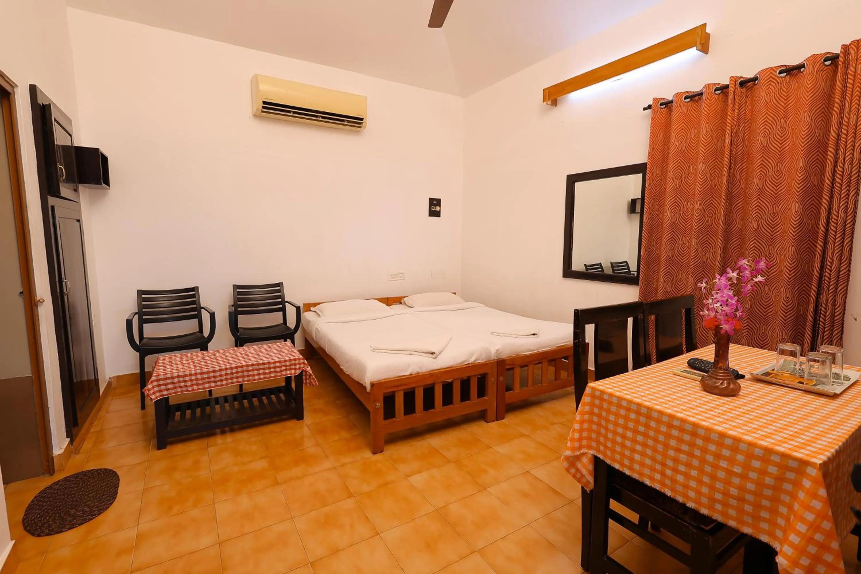 Bed in ILLIKKALAM Lakeside Cottages Kumarakom Kerala