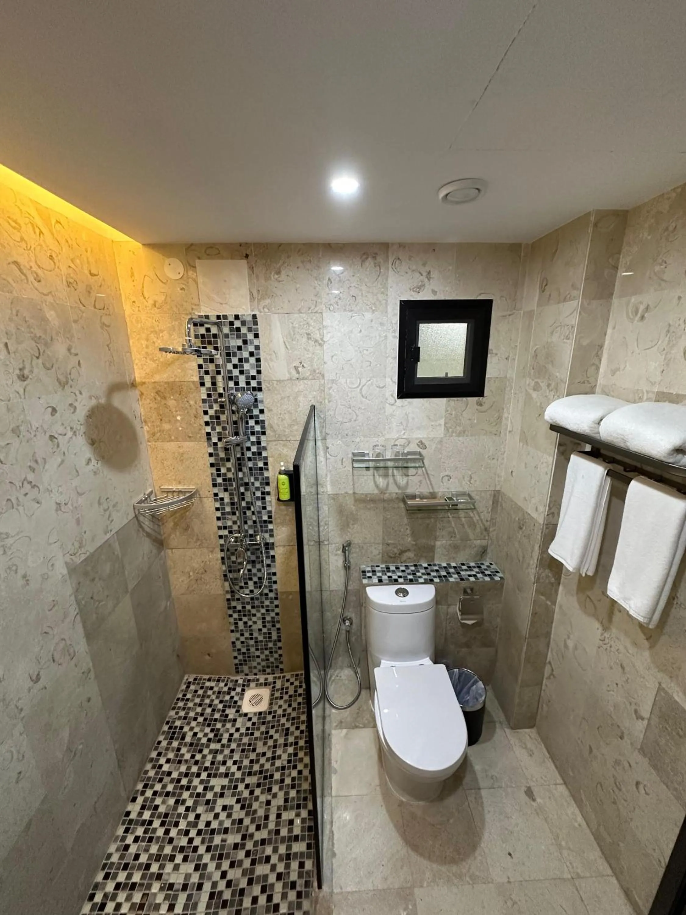 Shower in Al Sawadi Beach Resort & Spa