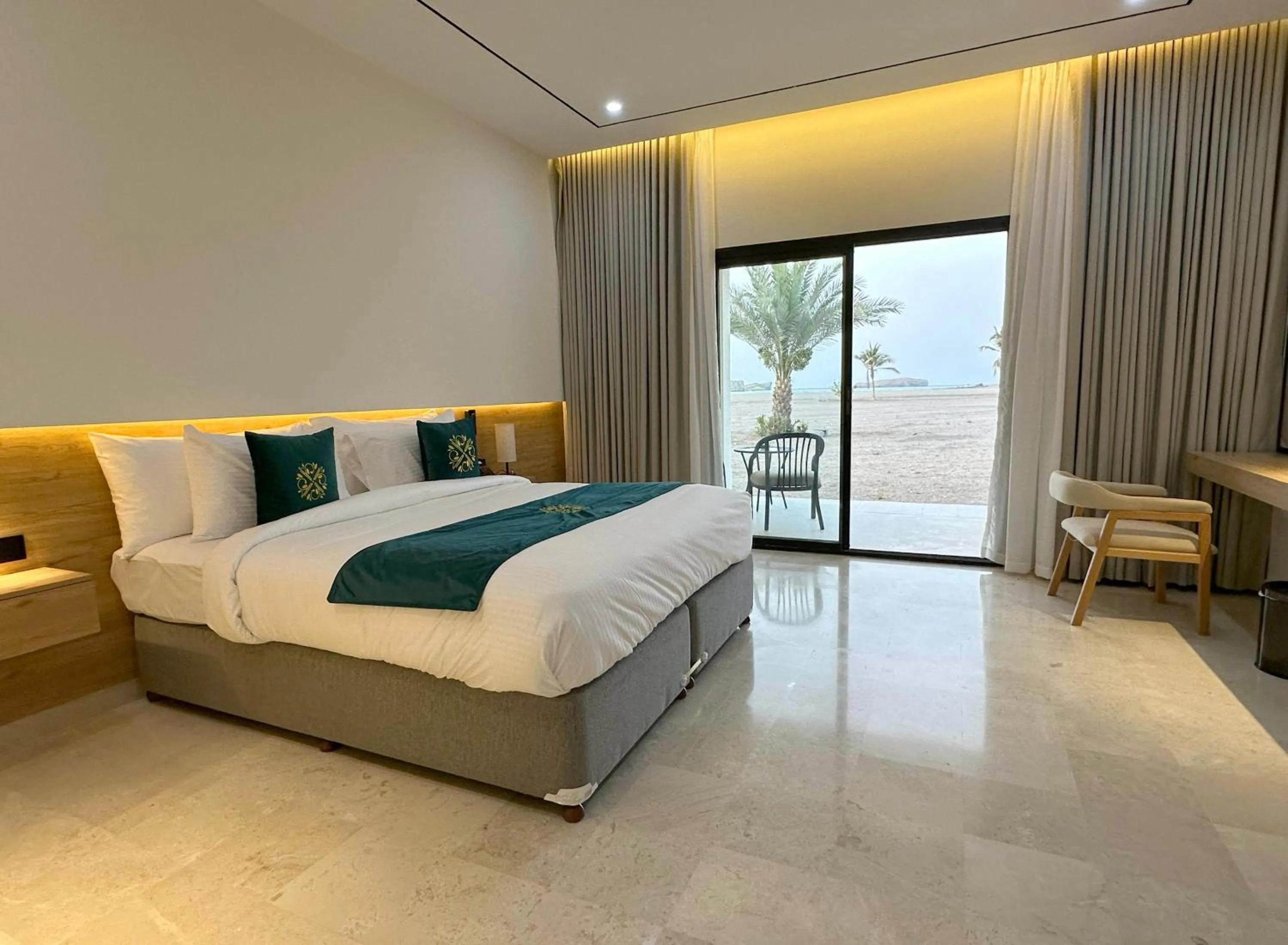 Bedroom, Bed in Al Sawadi Beach Resort & Spa