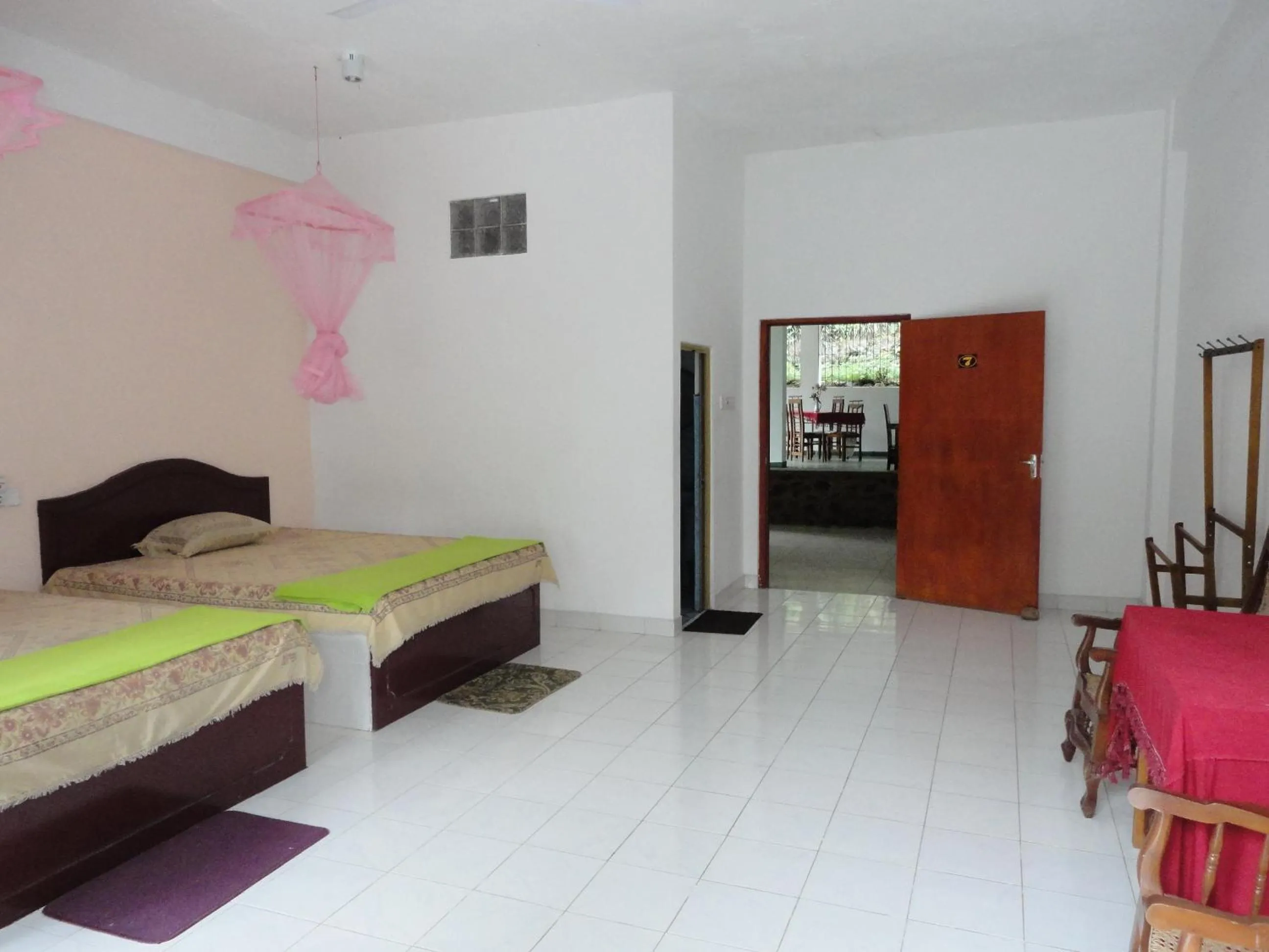 Bedroom, Bed in White Elephant Hotel