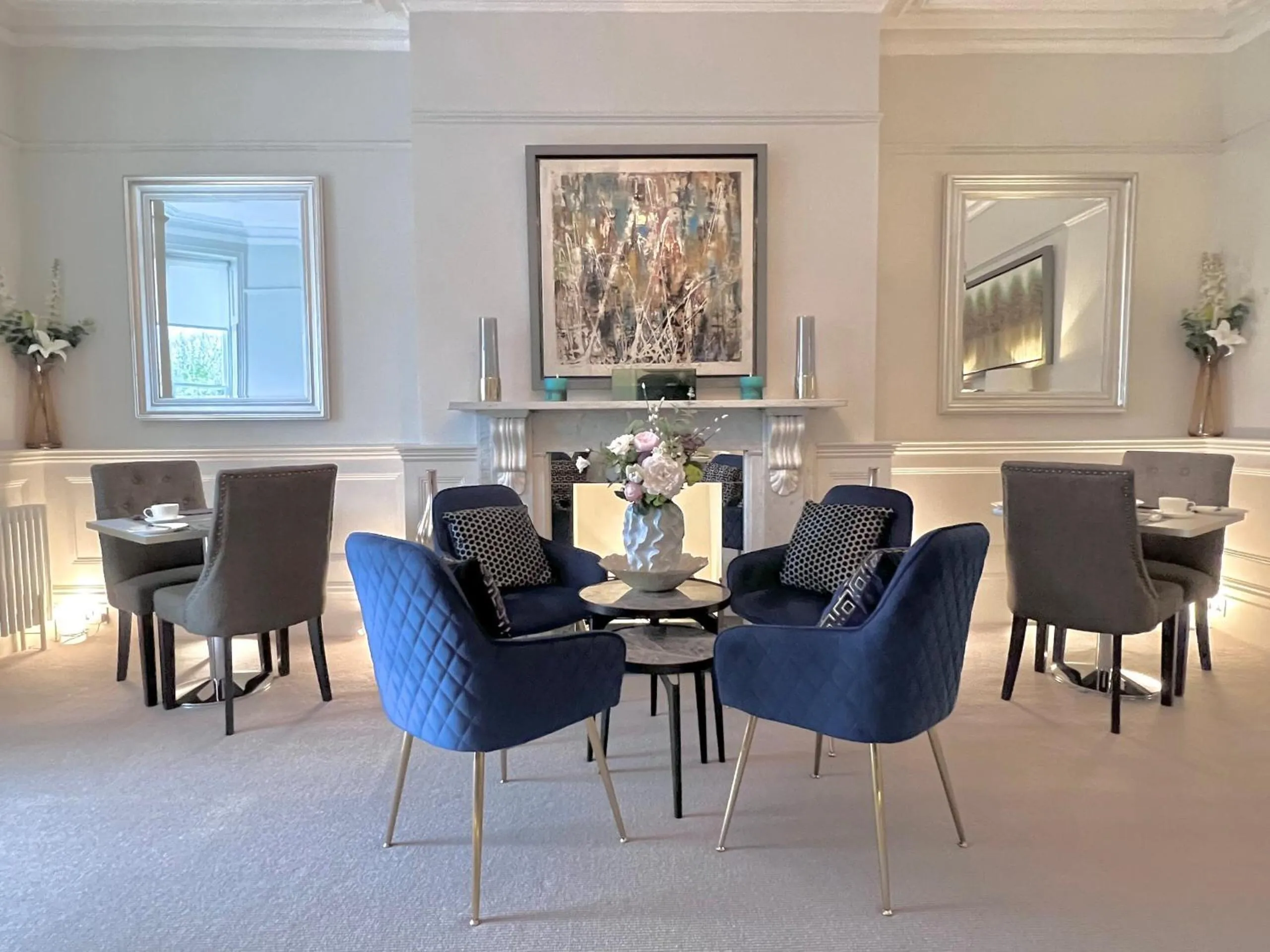 Dining area in Tavistock House Hotel