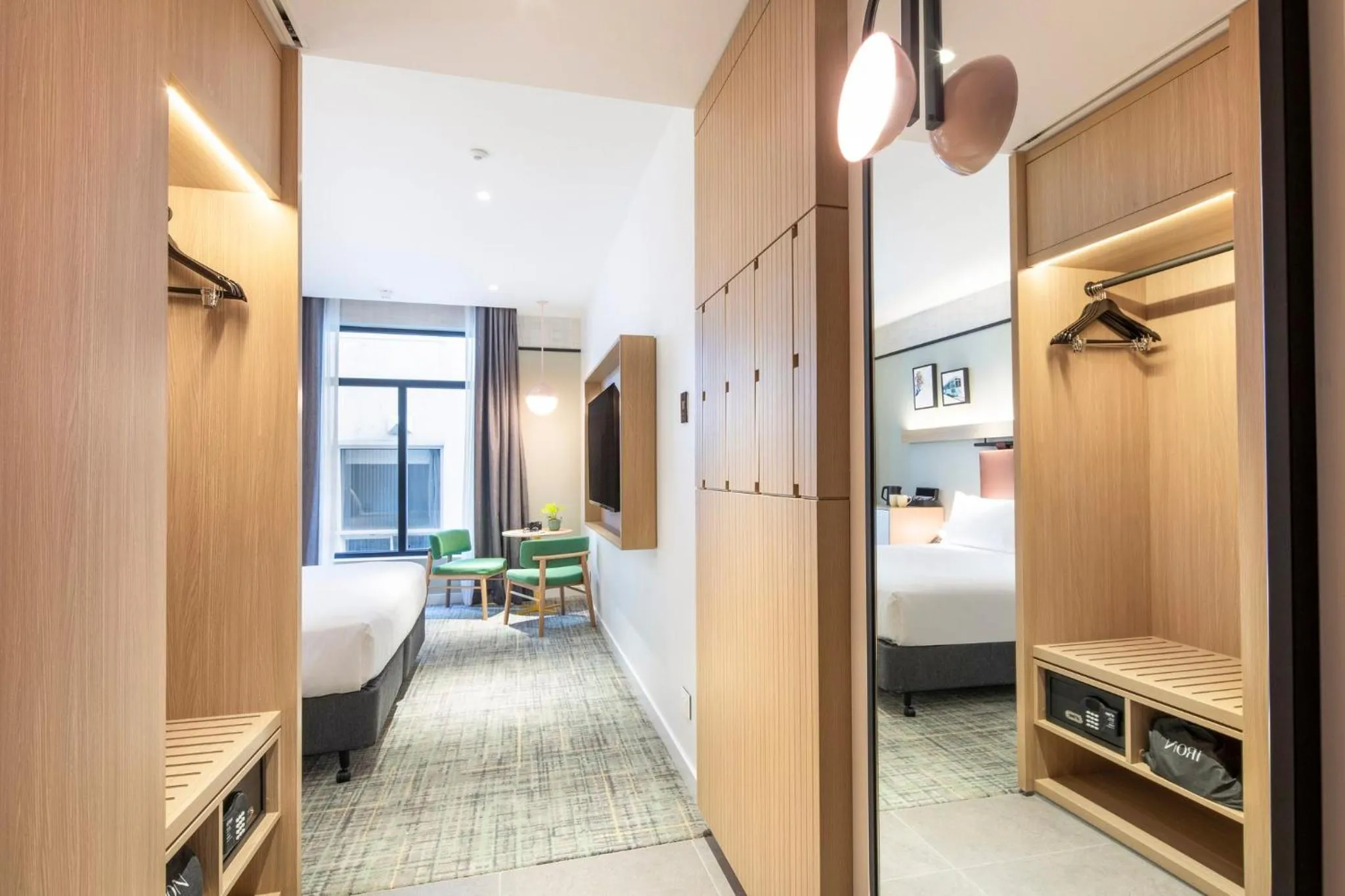 Photo of the whole room in Holiday Inn Melbourne Bourke Street Mall by IHG