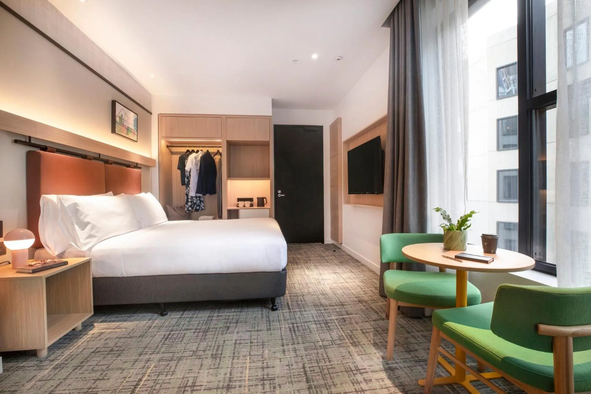 Photo of the whole room, Bed in Holiday Inn Melbourne Bourke Street Mall by IHG