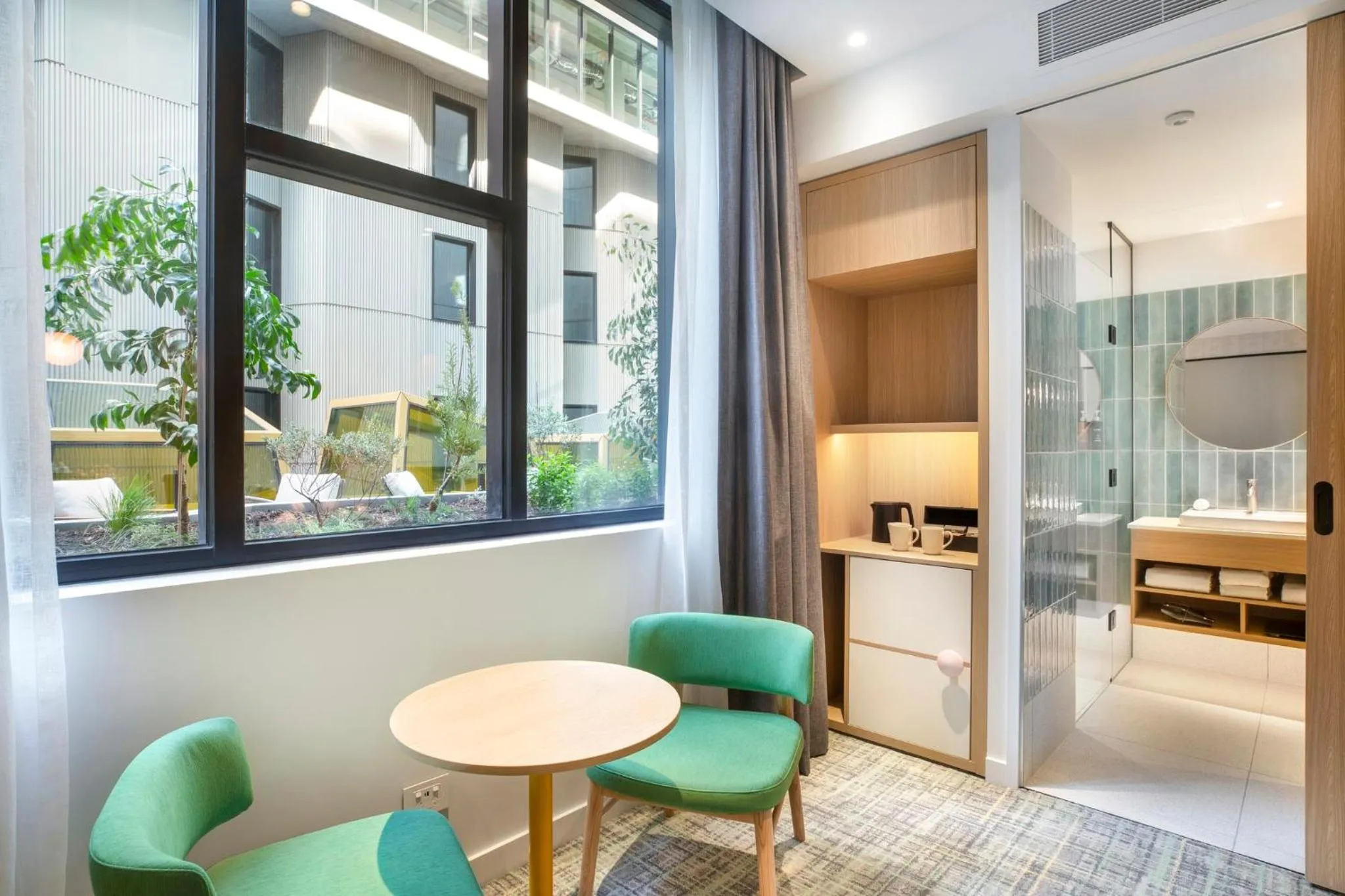 Photo of the whole room in Holiday Inn Melbourne Bourke Street Mall by IHG