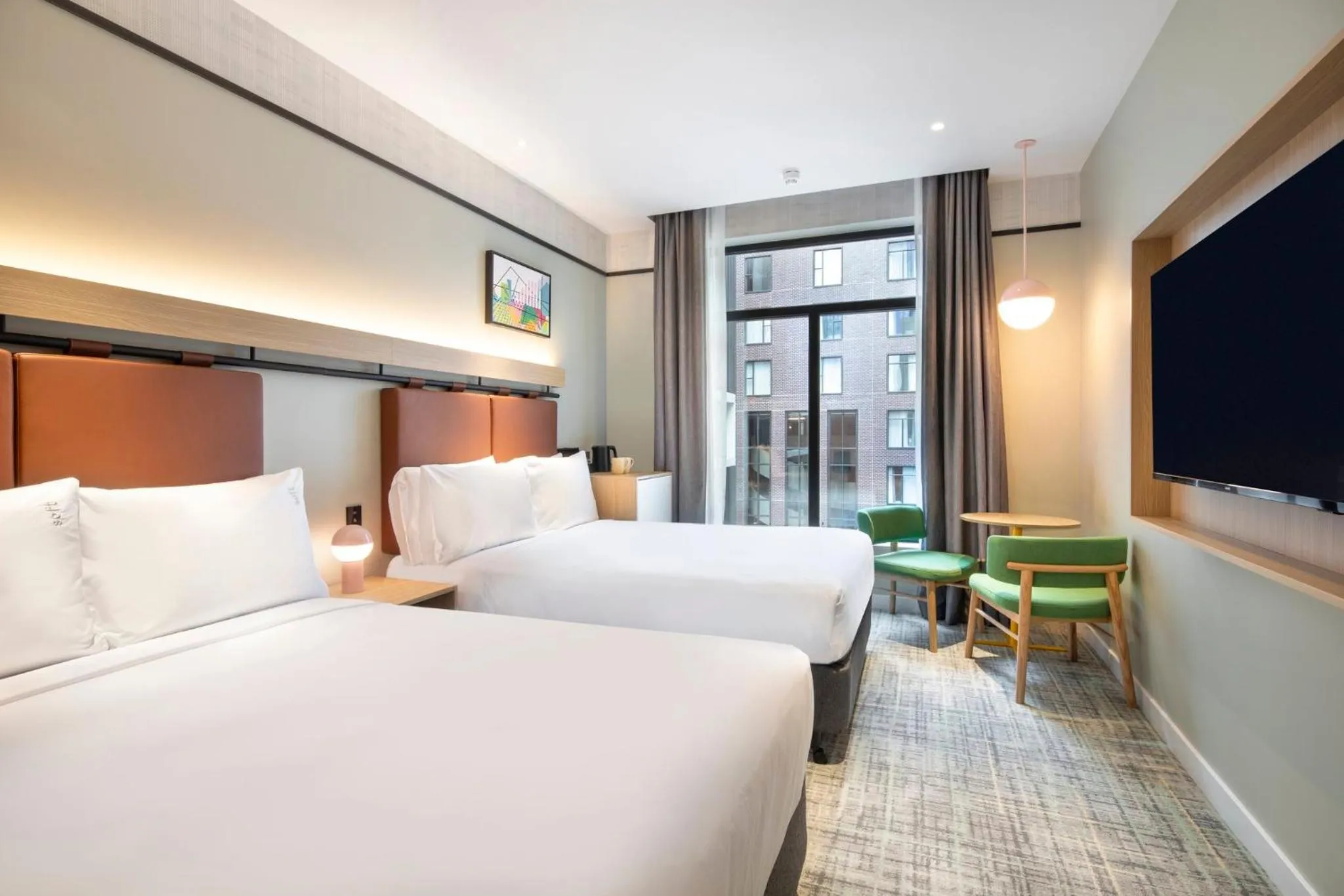 Photo of the whole room, Bed in Holiday Inn Melbourne Bourke Street Mall by IHG