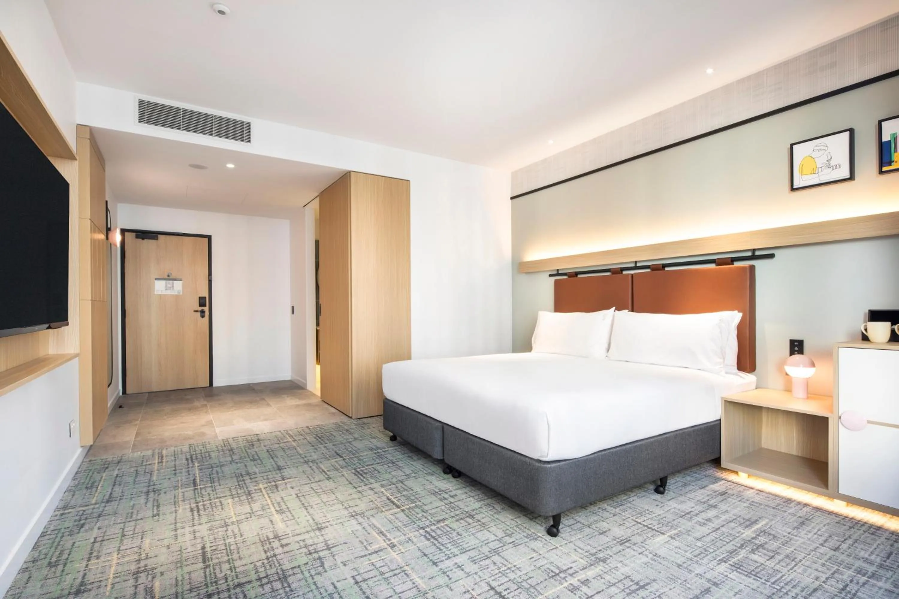 Bed in Holiday Inn Melbourne Bourke Street Mall by IHG