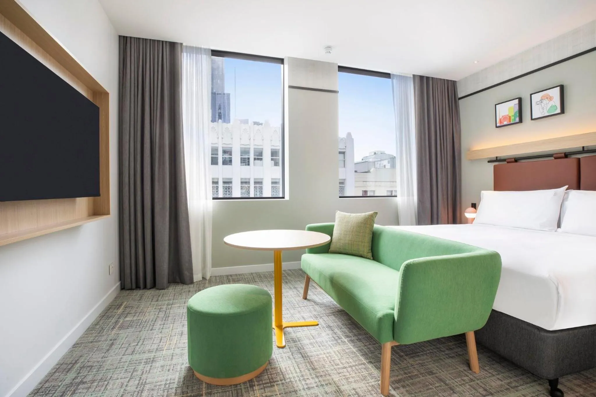 Photo of the whole room, Bed in Holiday Inn Melbourne Bourke Street Mall by IHG