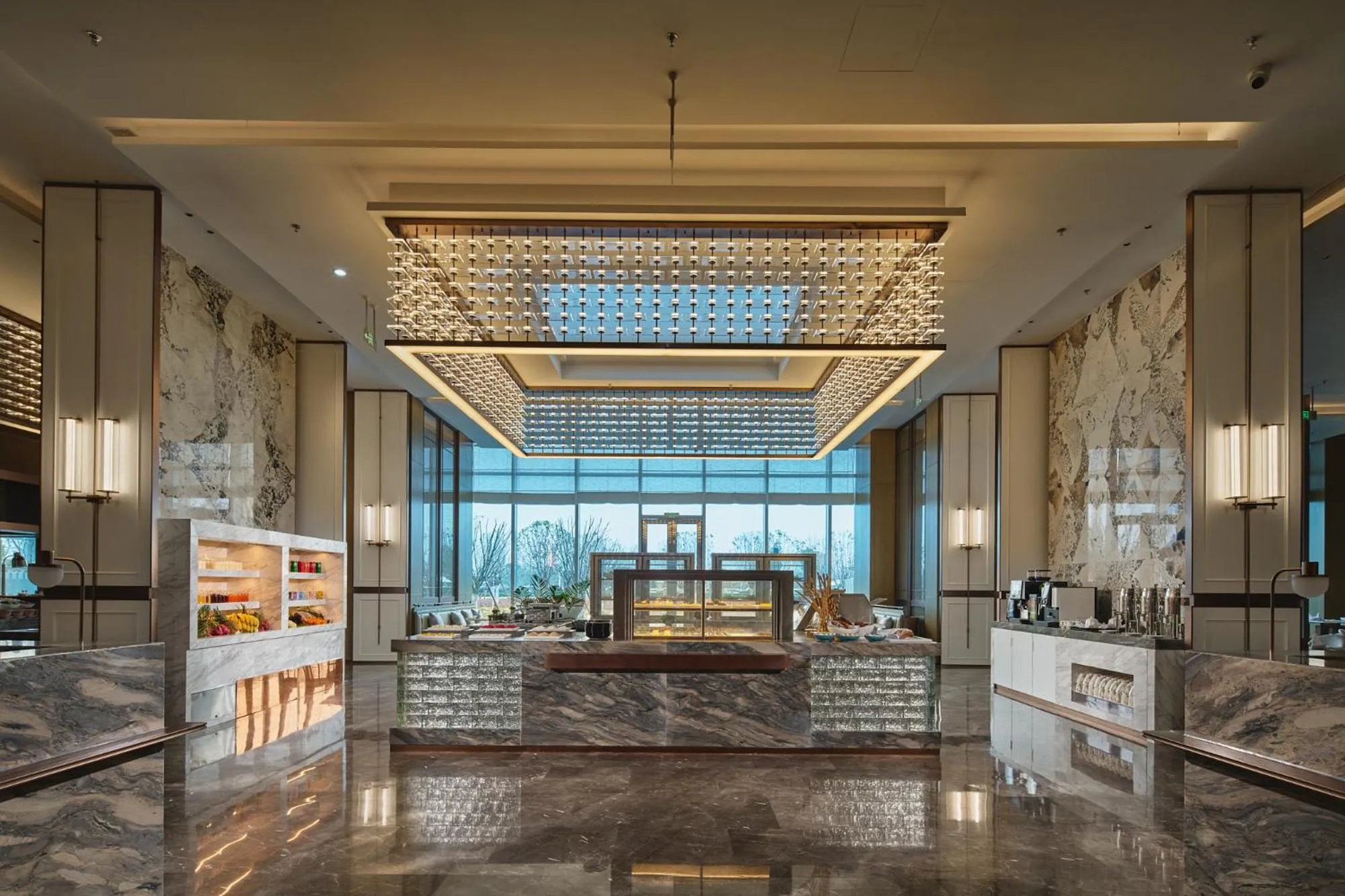 Restaurant/places to eat in Crowne Plaza Wuhan Tianhe Airport by IHG