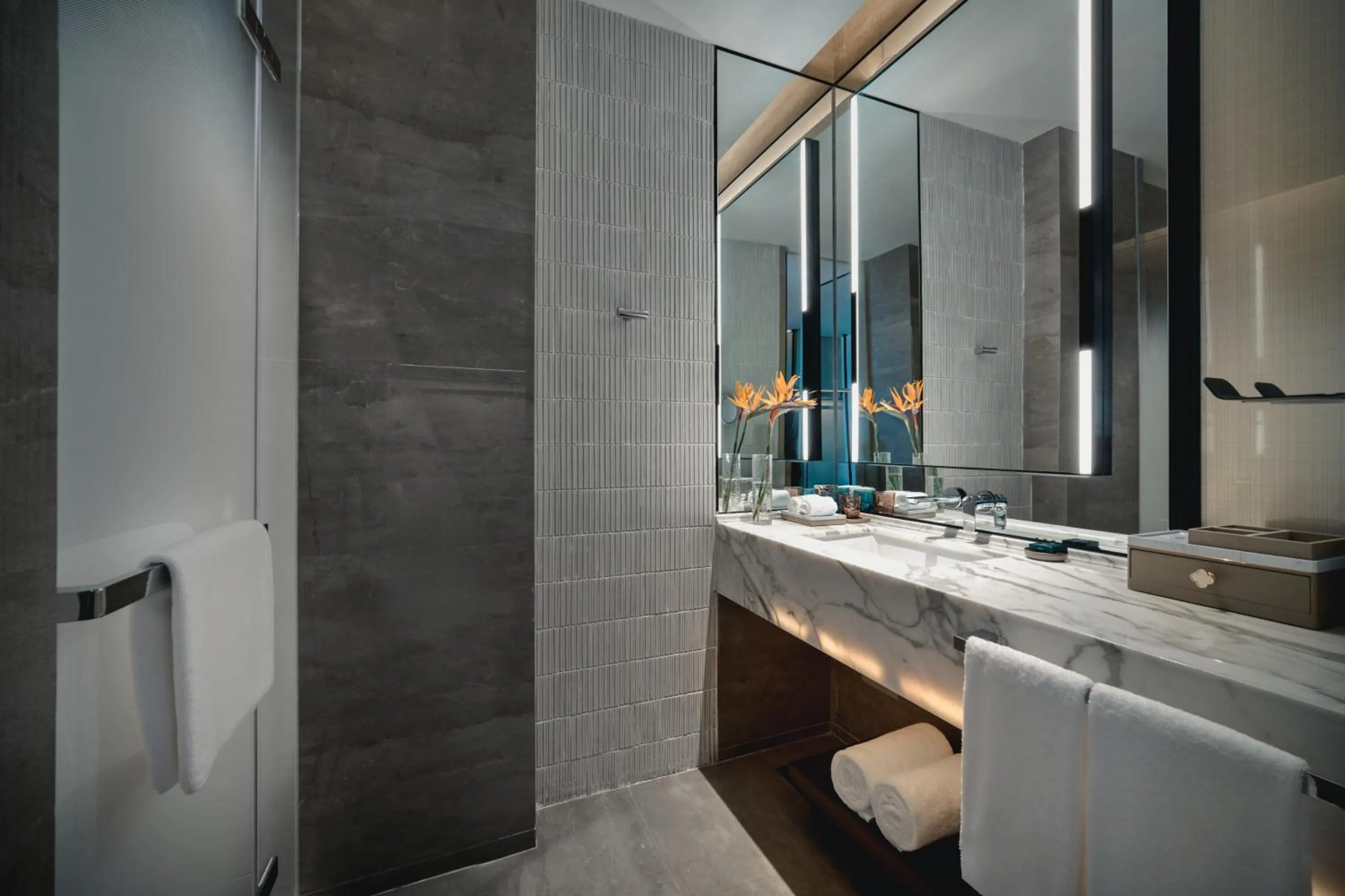 Photo of the whole room in Crowne Plaza Wuhan Tianhe Airport by IHG