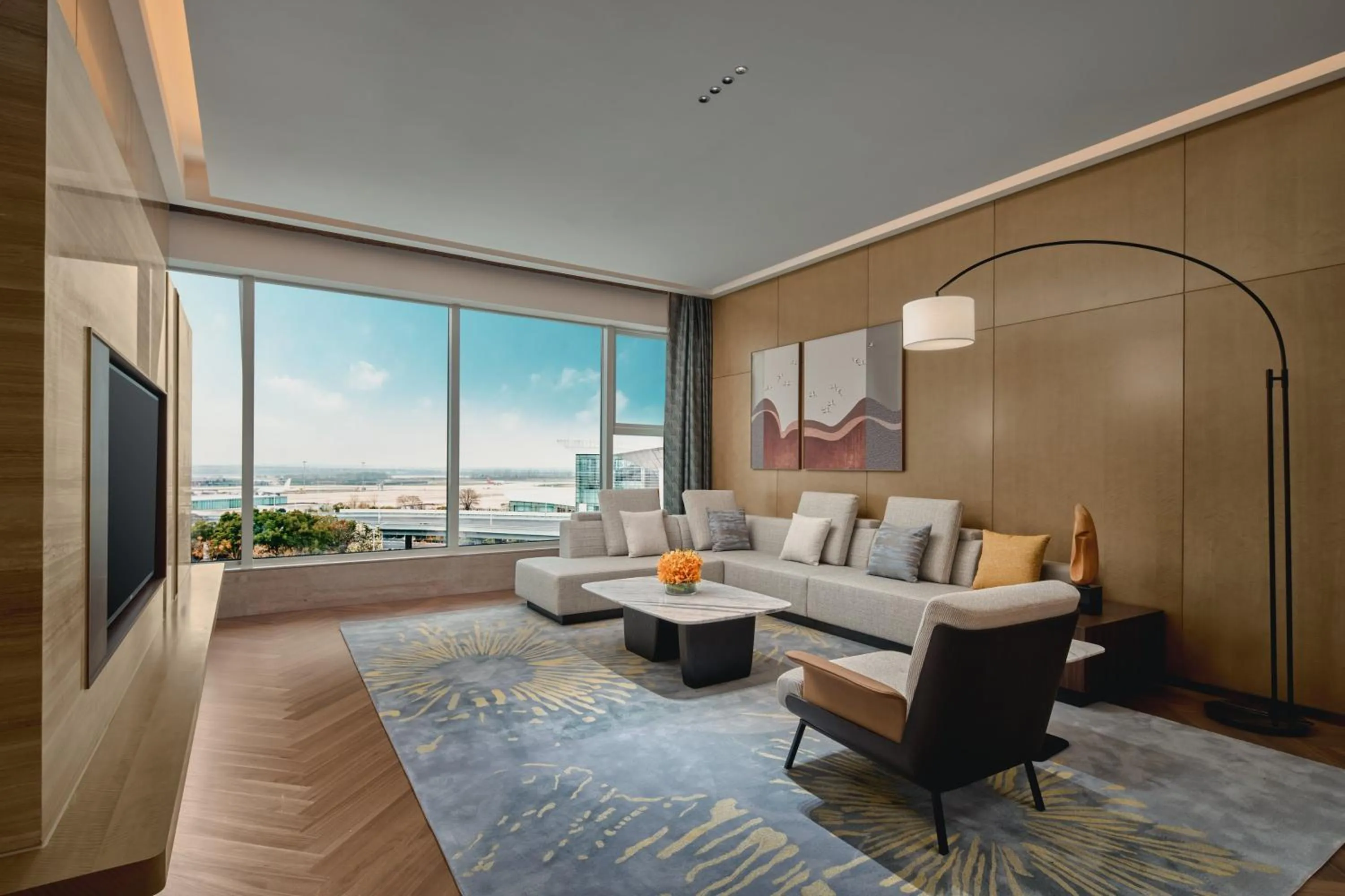 Photo of the whole room in Crowne Plaza Wuhan Tianhe Airport by IHG