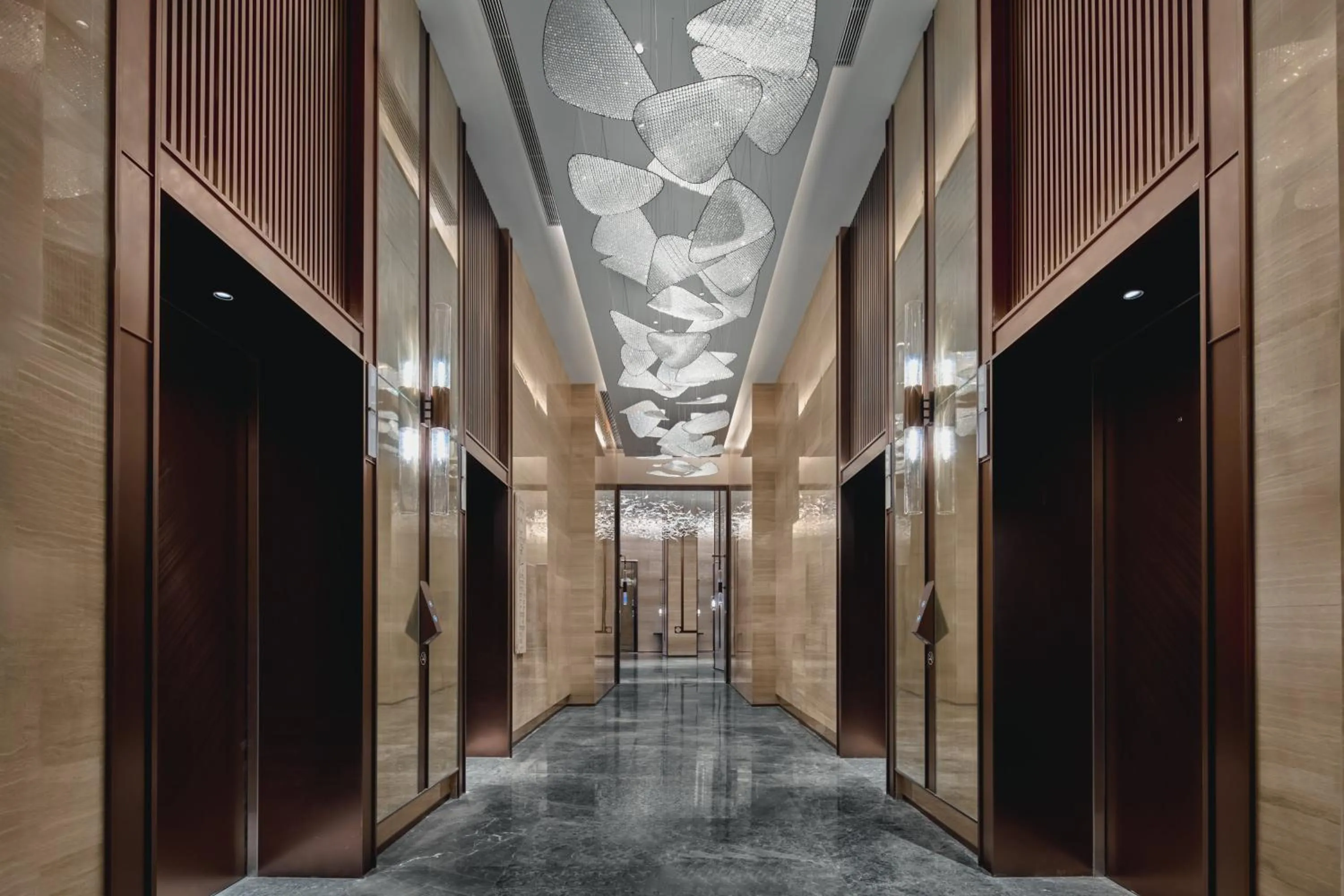 Lobby or reception in Crowne Plaza Wuhan Tianhe Airport by IHG