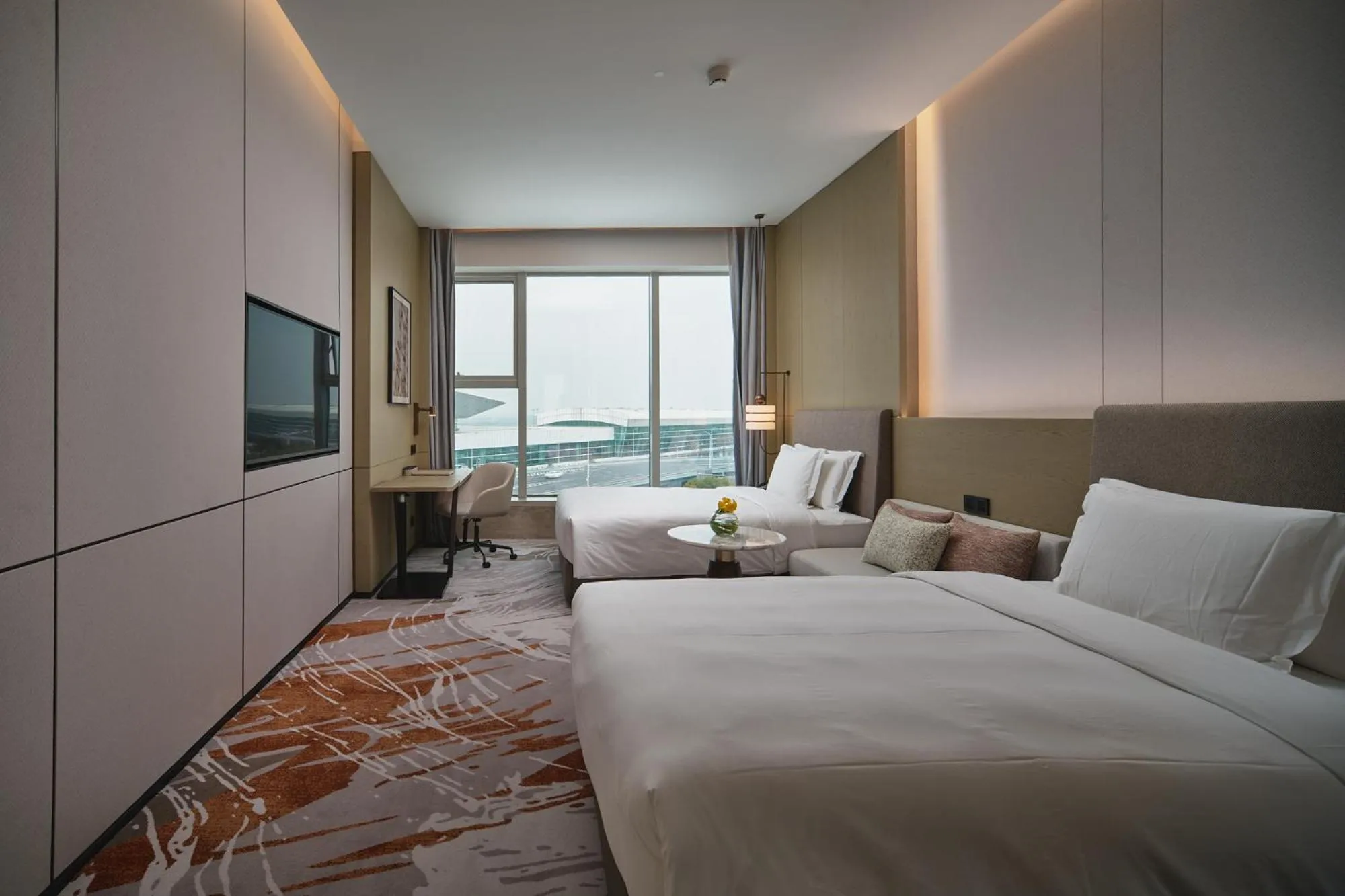 Bed in Crowne Plaza Wuhan Tianhe Airport by IHG
