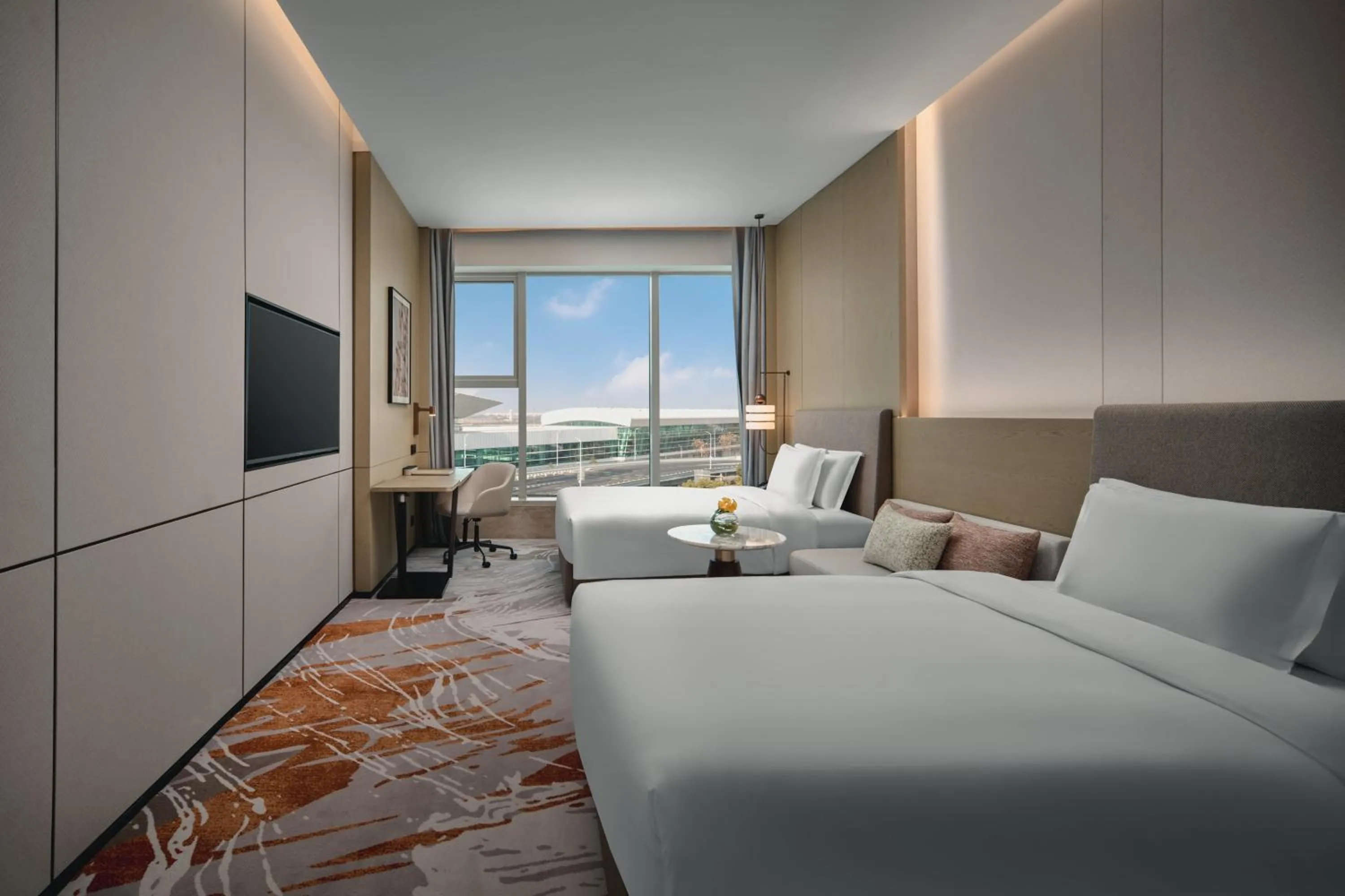 Photo of the whole room, Bed in Crowne Plaza Wuhan Tianhe Airport by IHG