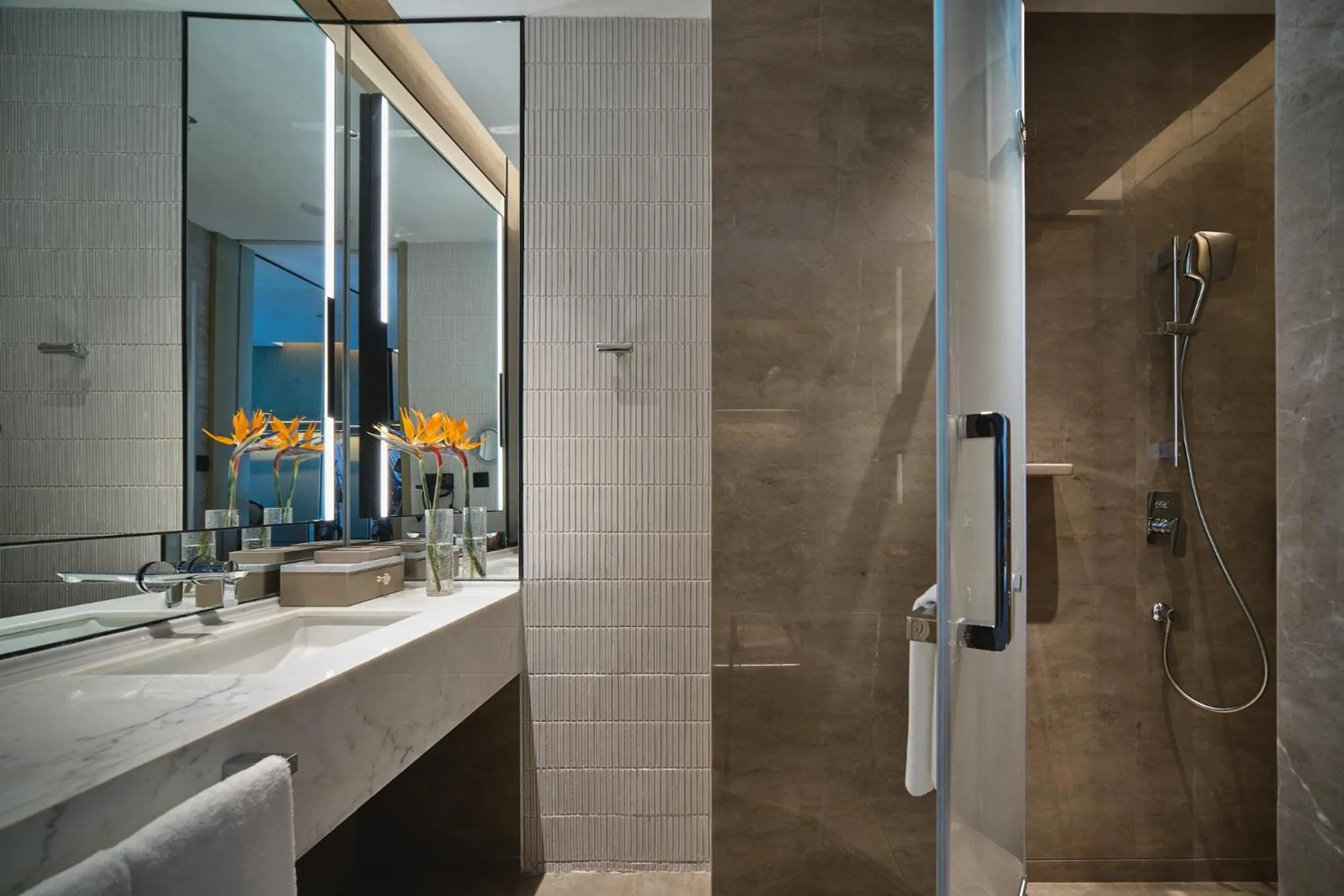 Shower in Crowne Plaza Wuhan Tianhe Airport by IHG