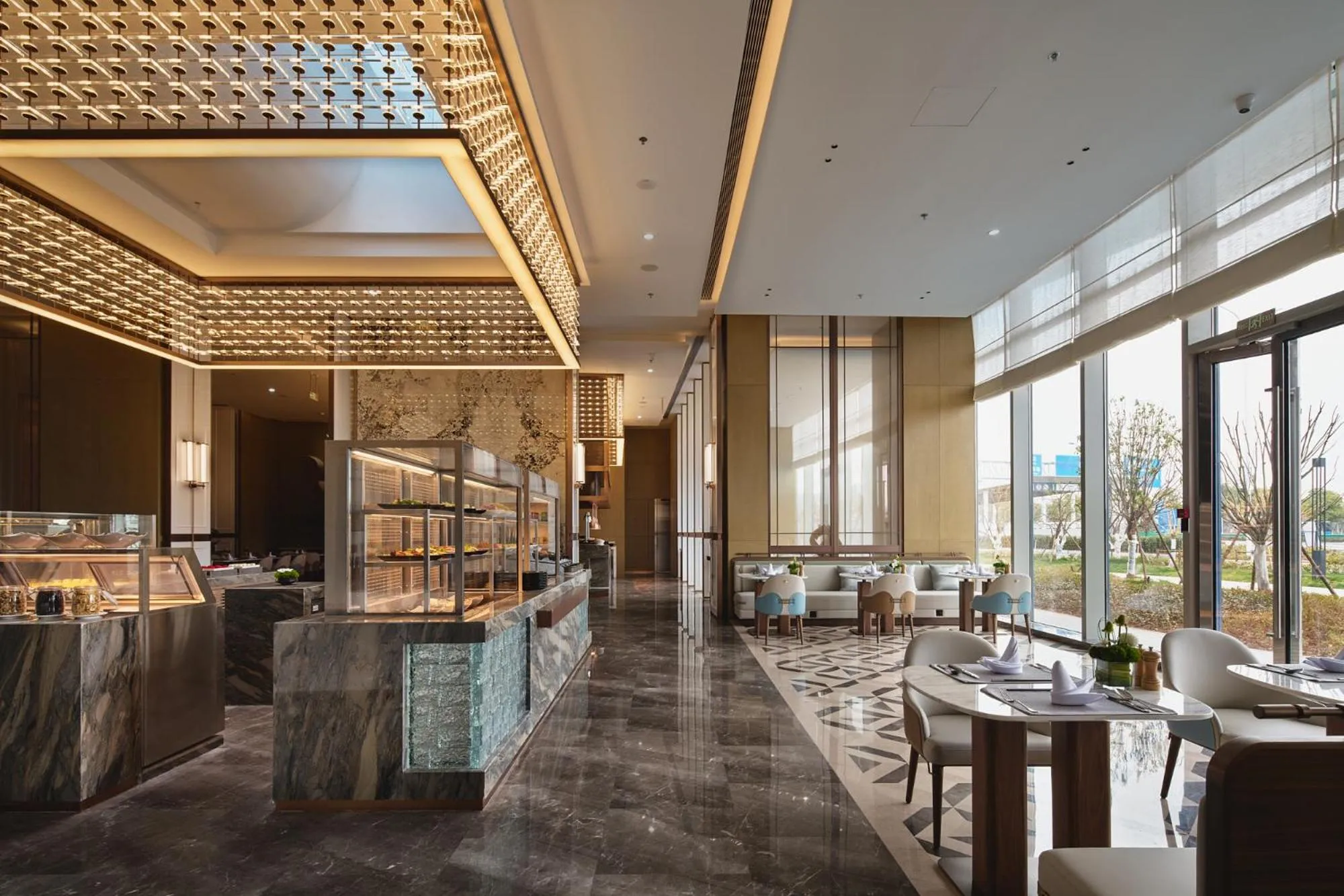 Restaurant/places to eat in Crowne Plaza Wuhan Tianhe Airport by IHG
